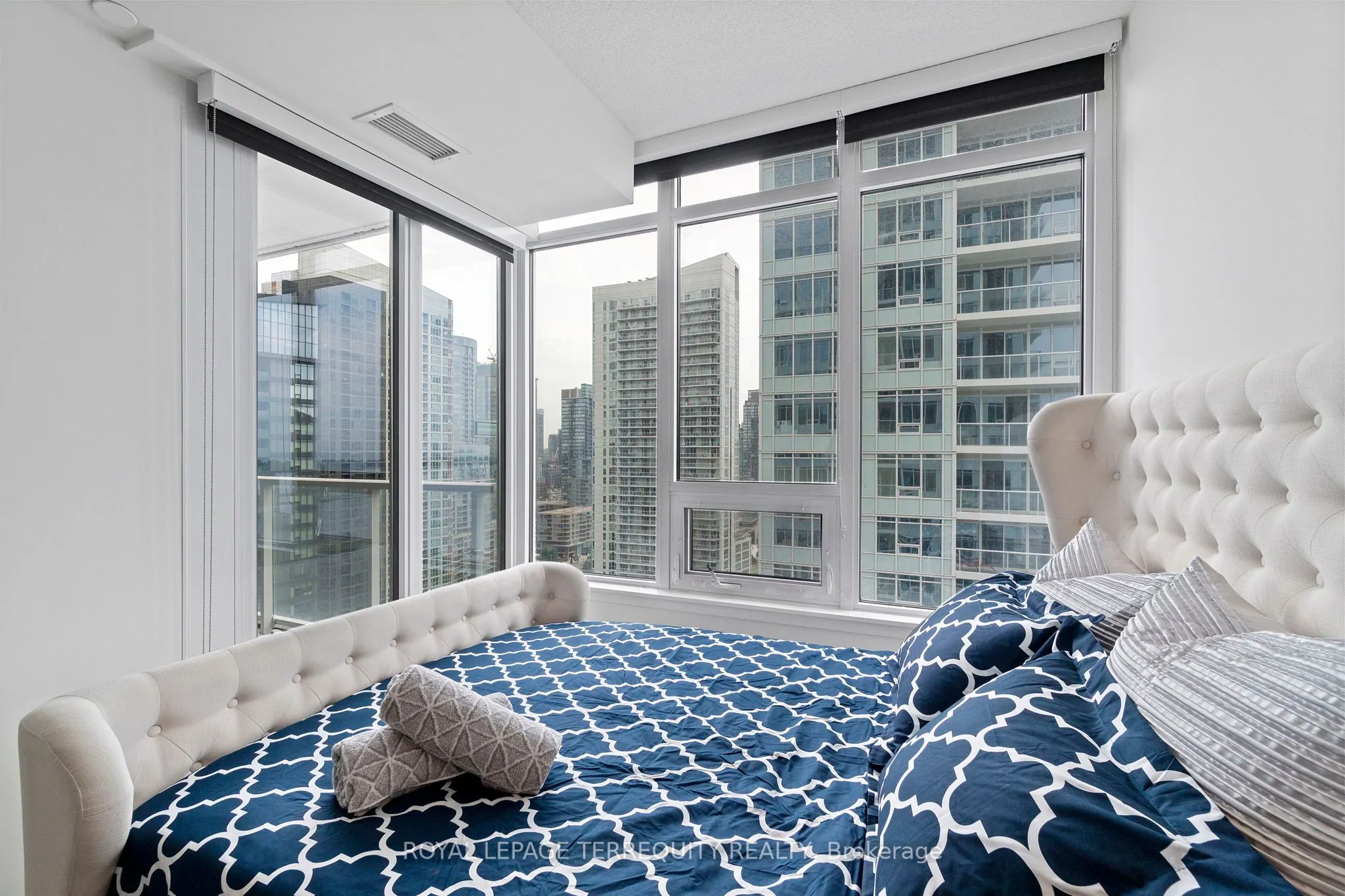 19 Bathurst Street, #3010