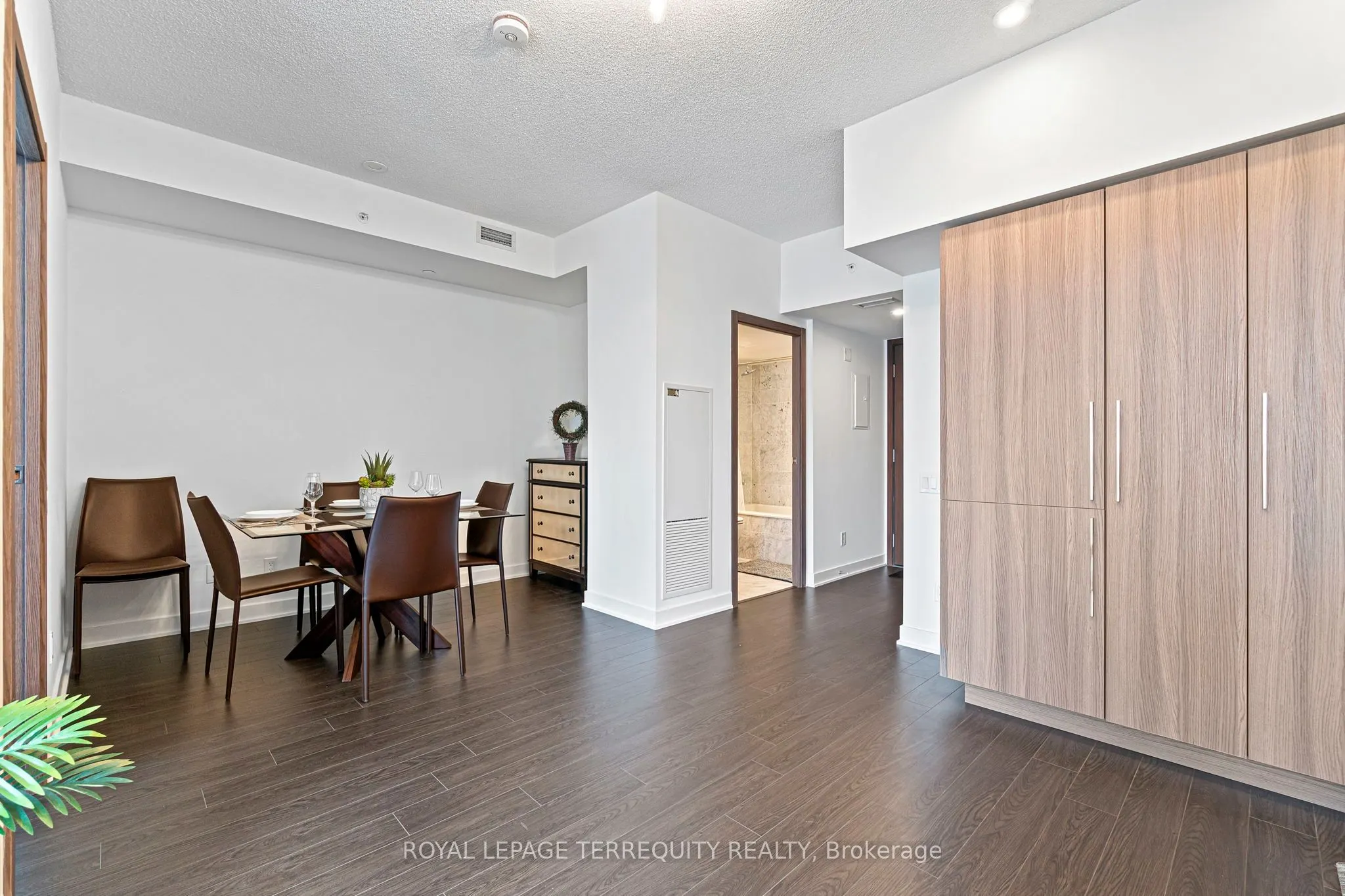 19 Bathurst Street, #3010