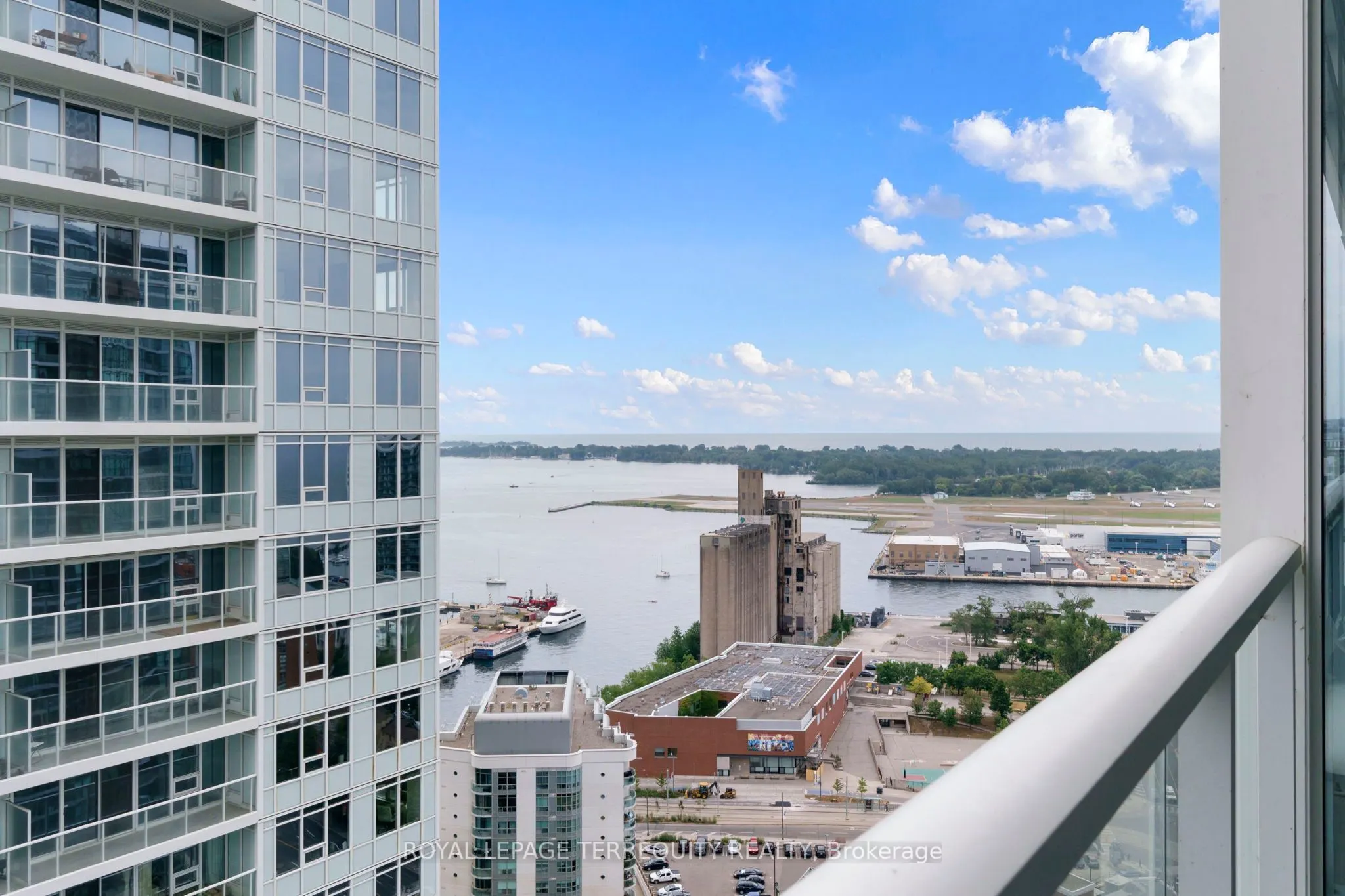19 Bathurst Street, #3010