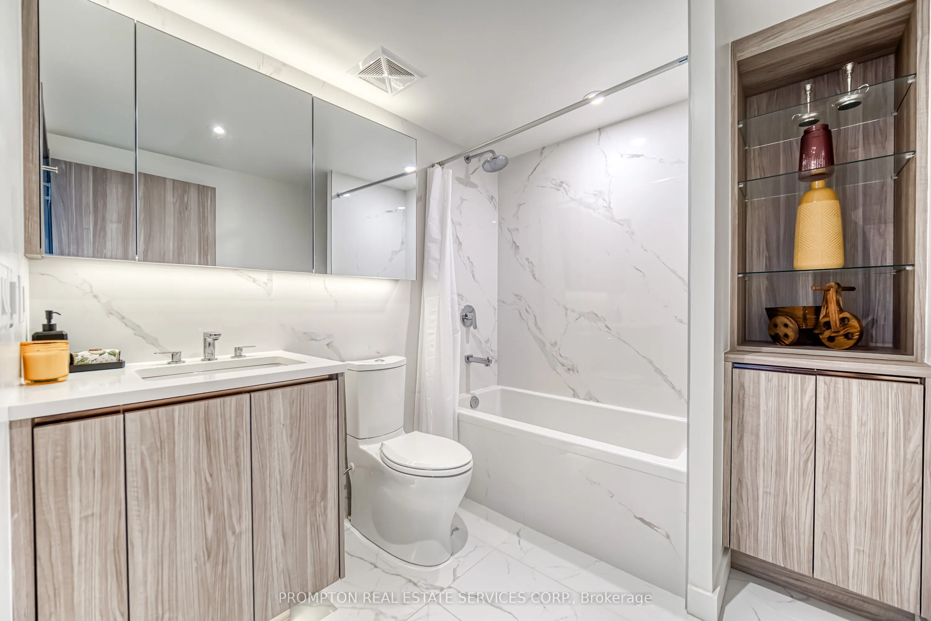 27 Mcmahon Drive, ##2805