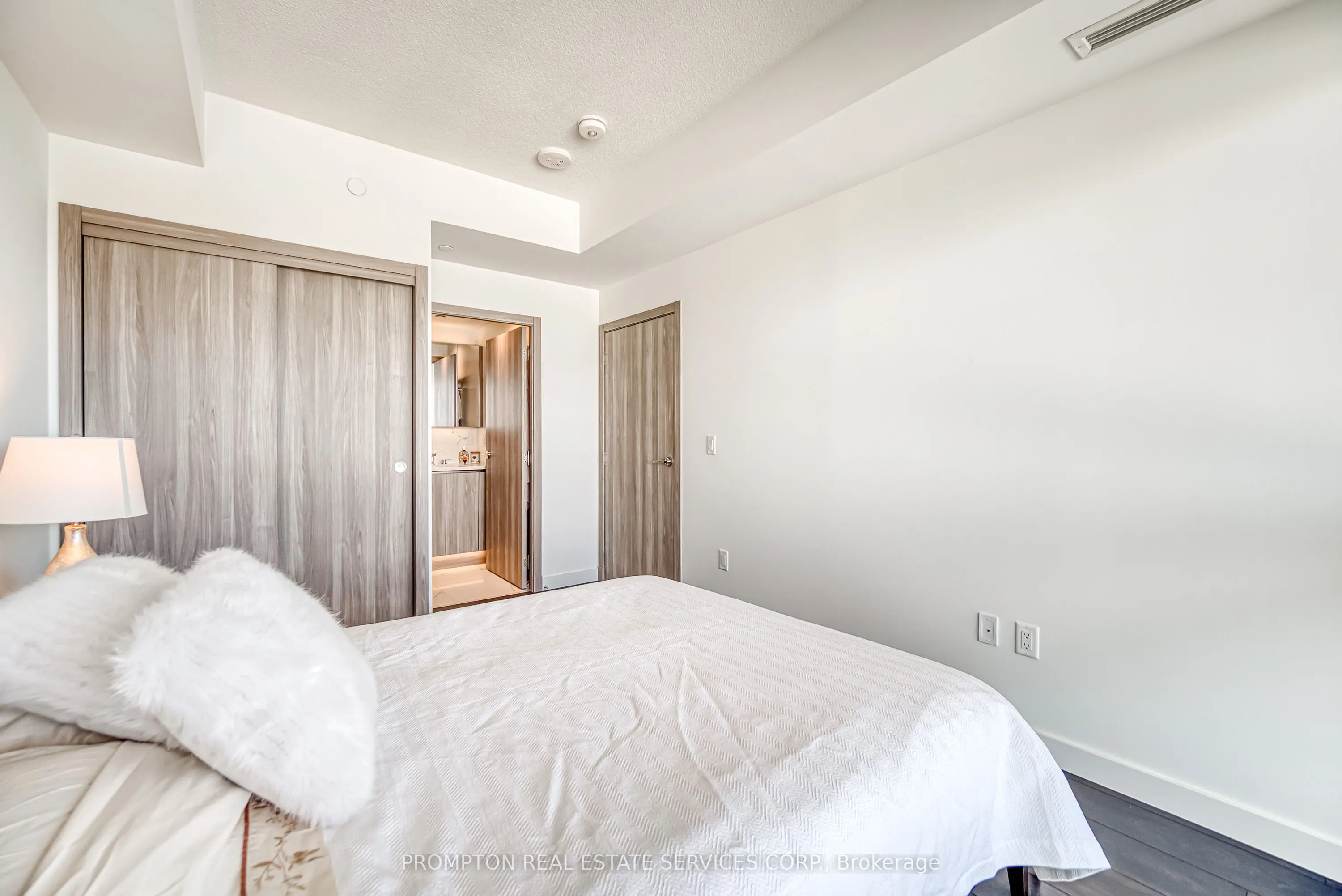 27 Mcmahon Drive, ##2805