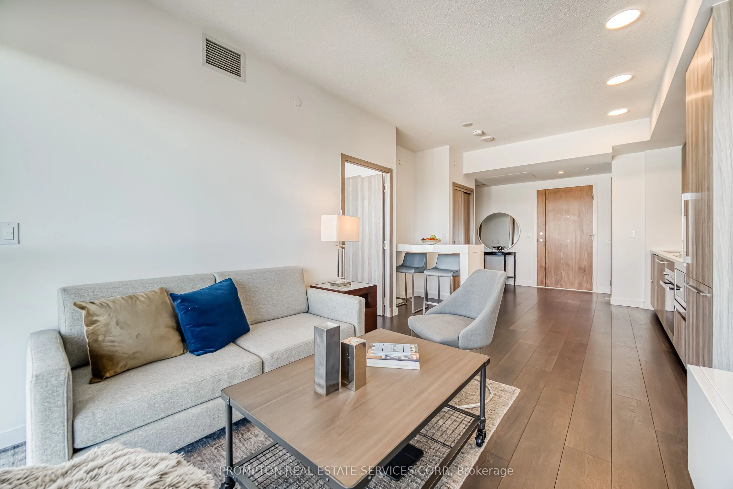 27 Mcmahon Drive, ##2805