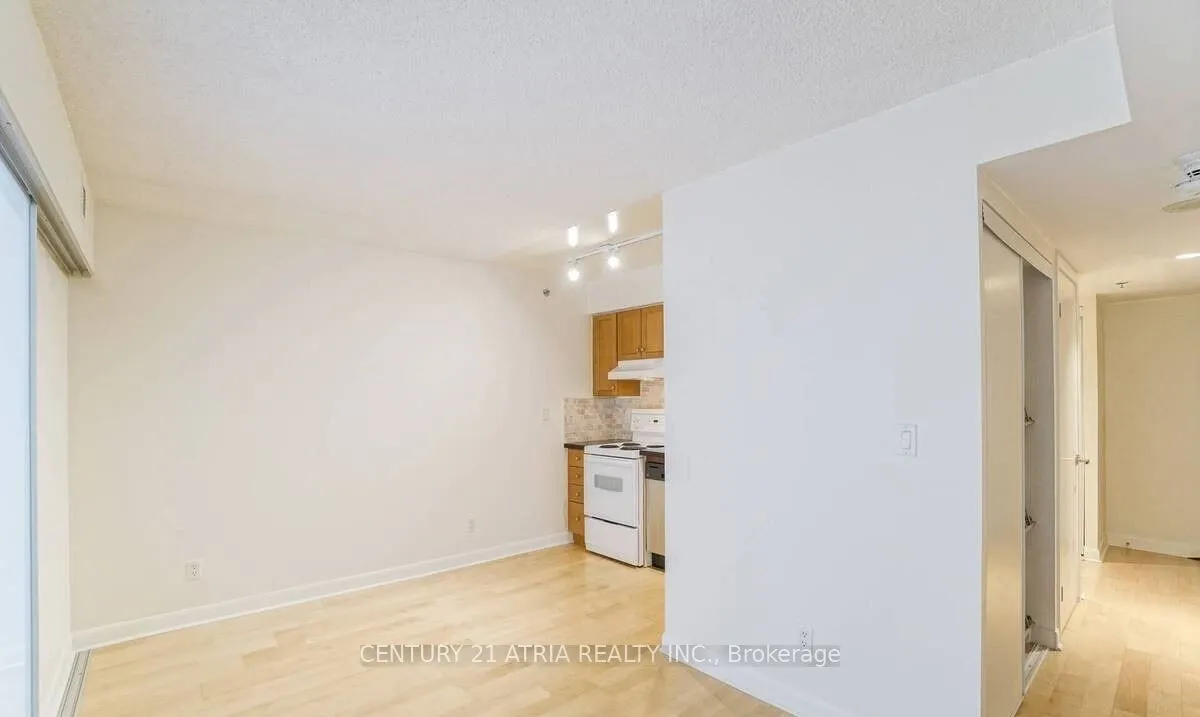 210 Victoria Street, #812