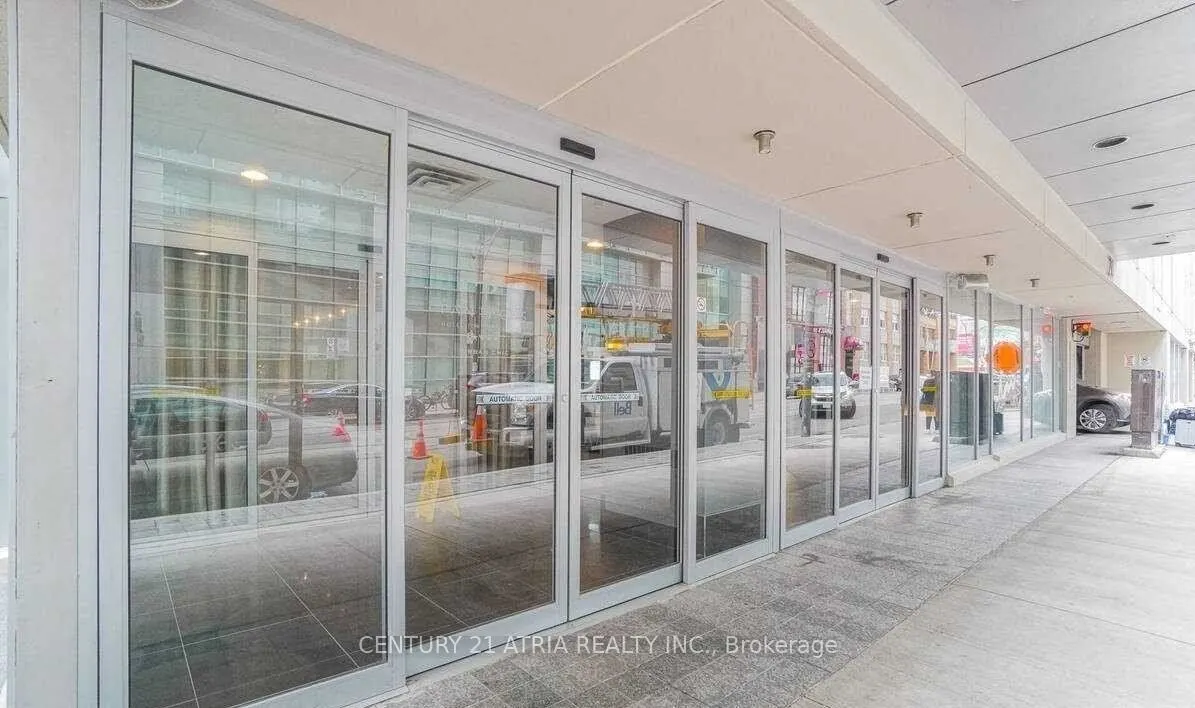 210 Victoria Street, #812
