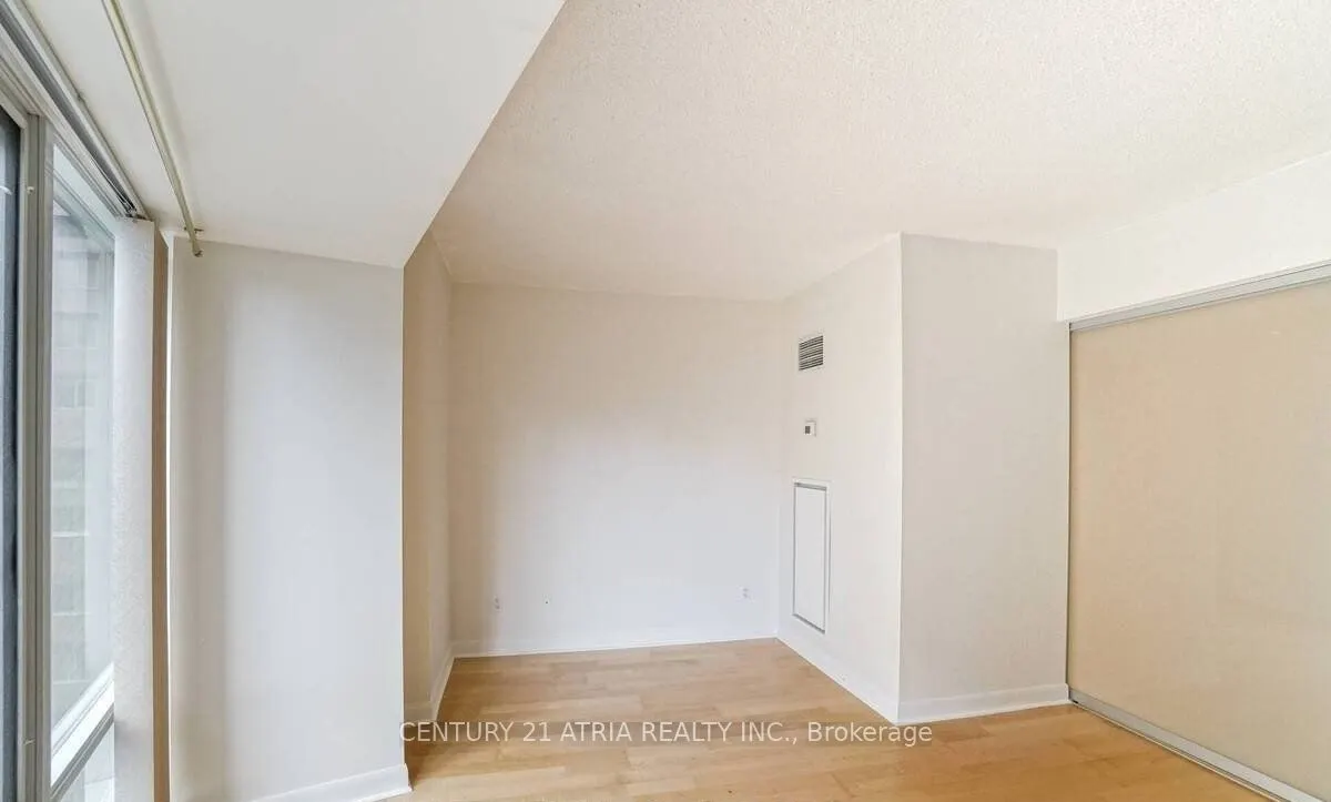 210 Victoria Street, #812