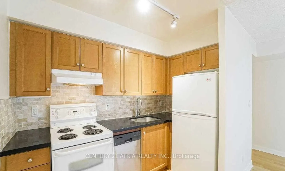 210 Victoria Street, #812