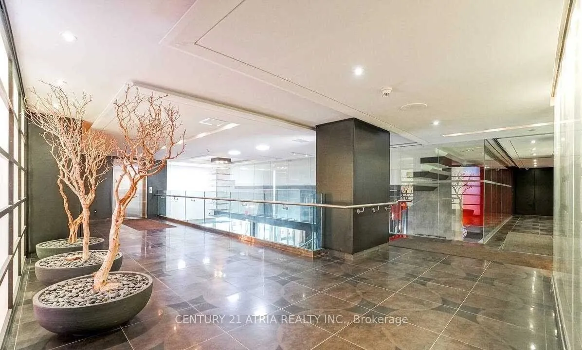 210 Victoria Street, #812