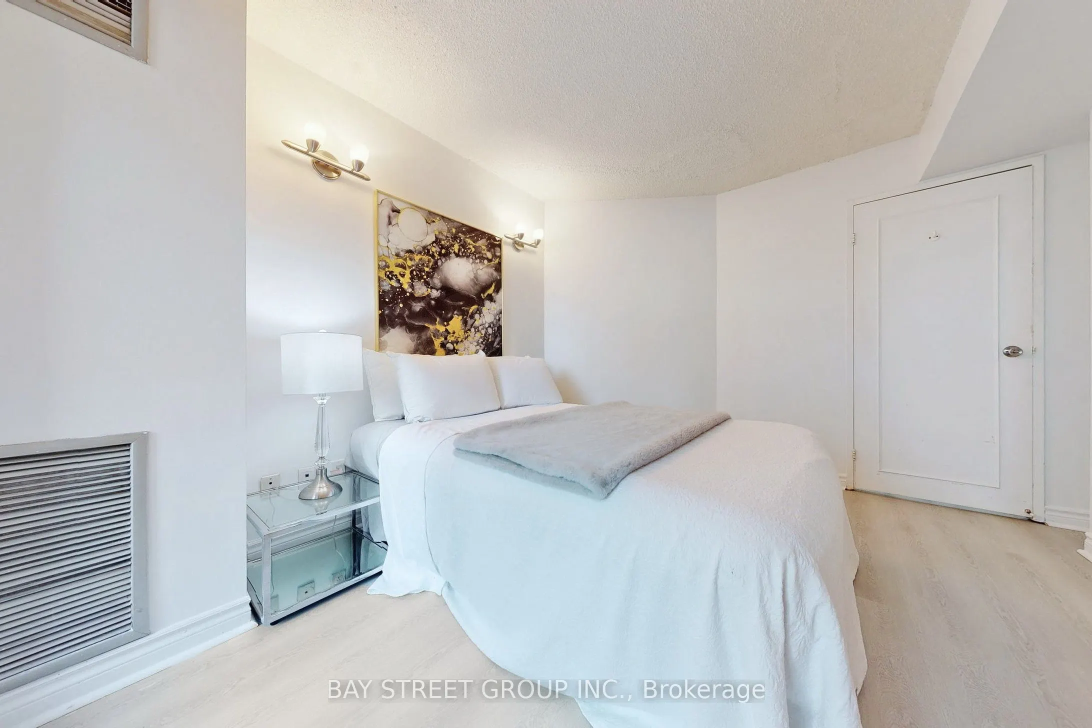 633 Bay Street, #601