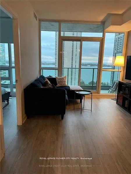 33 Bay Street, #2009