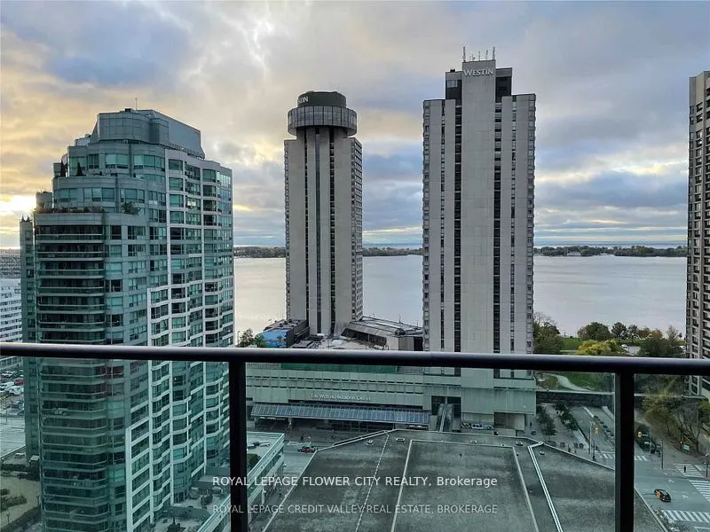 33 Bay Street, #2009