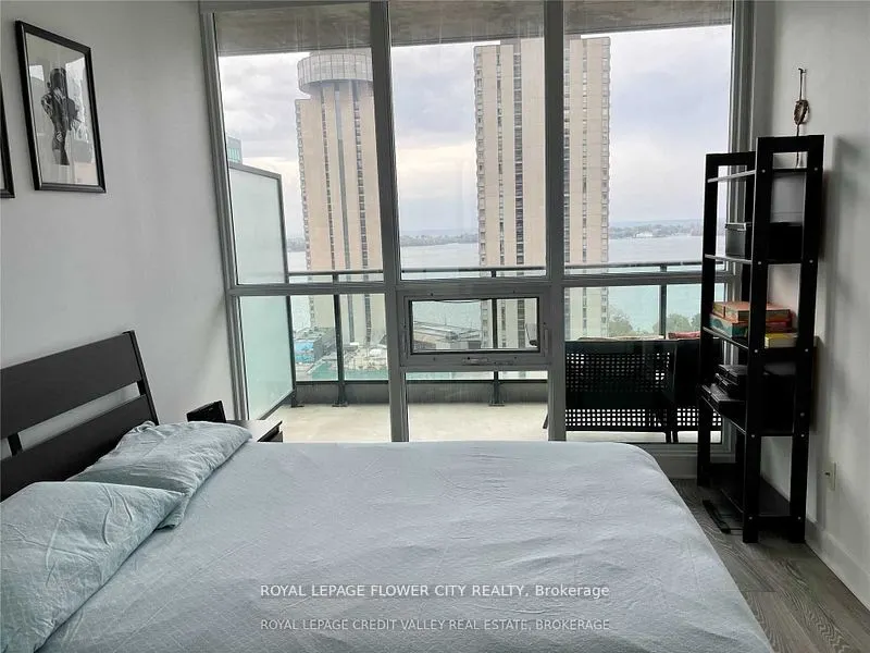 33 Bay Street, #2009