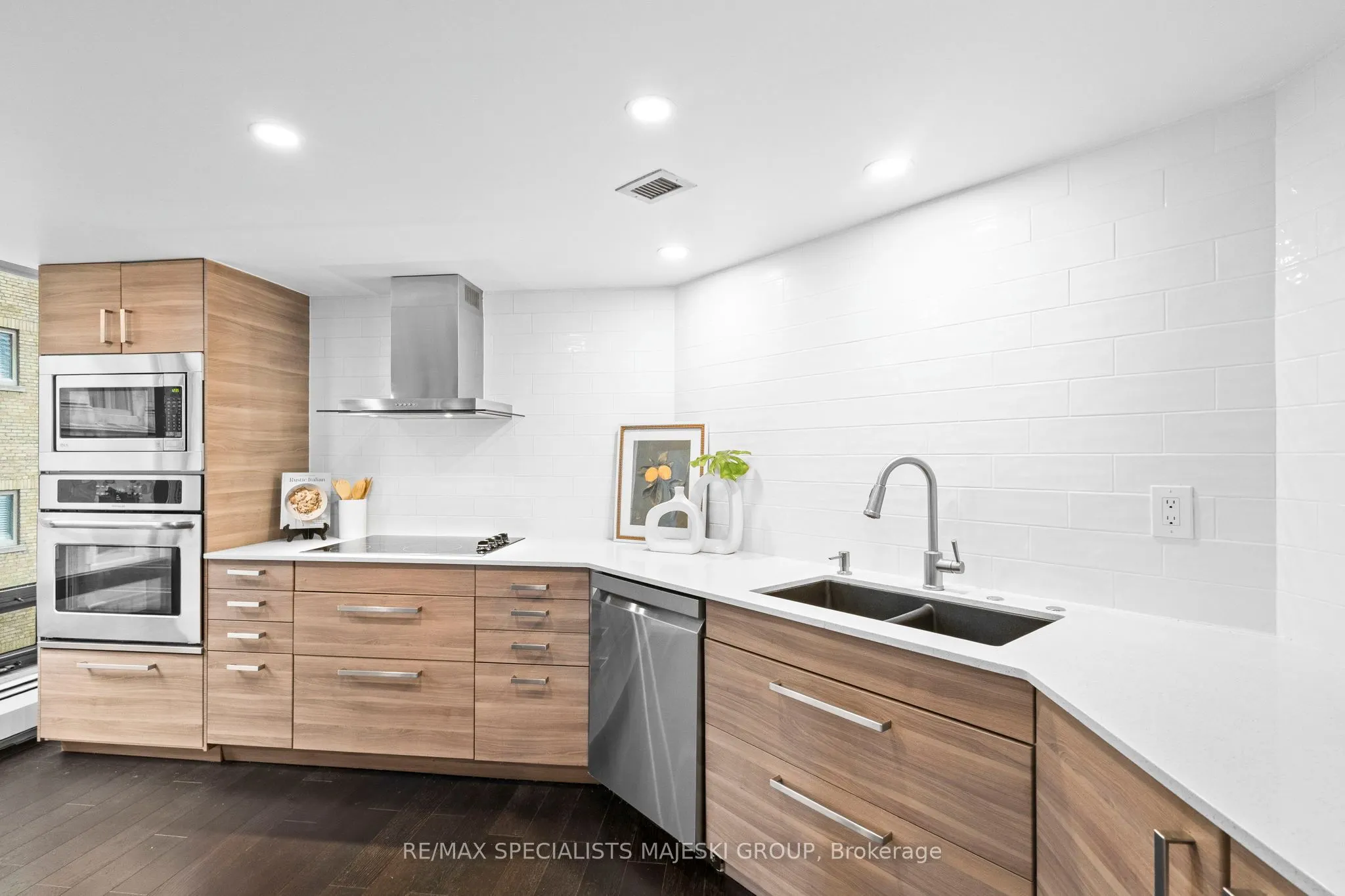 30 Wellington Street E, #1005
