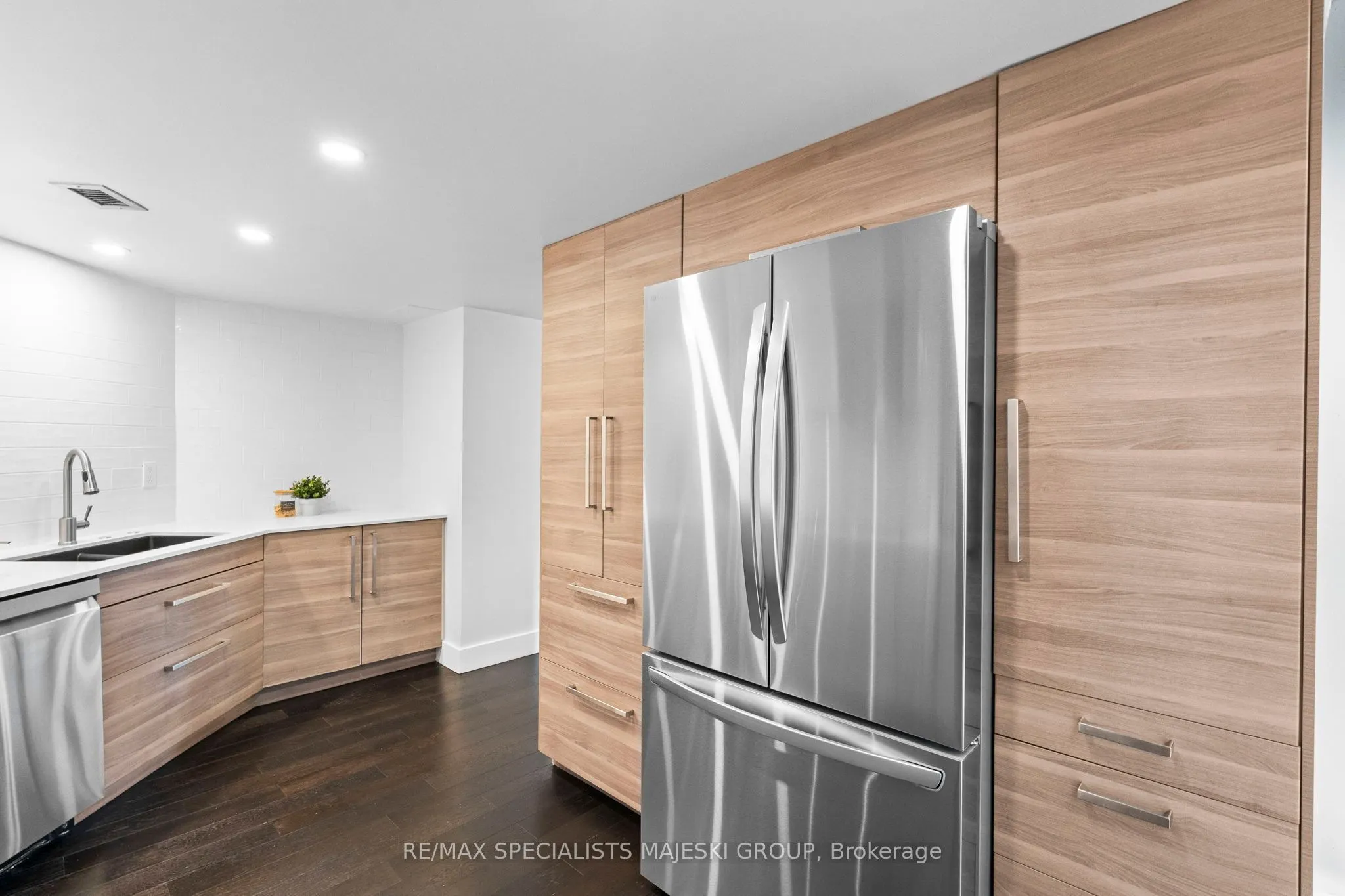 30 Wellington Street E, #1005