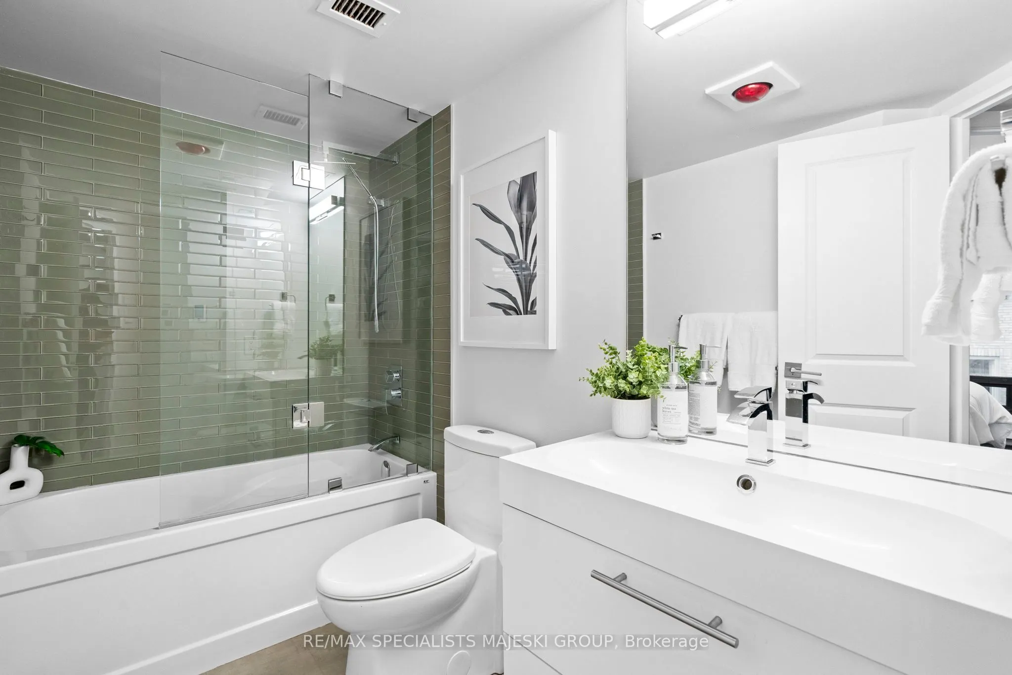 30 Wellington Street E, #1005