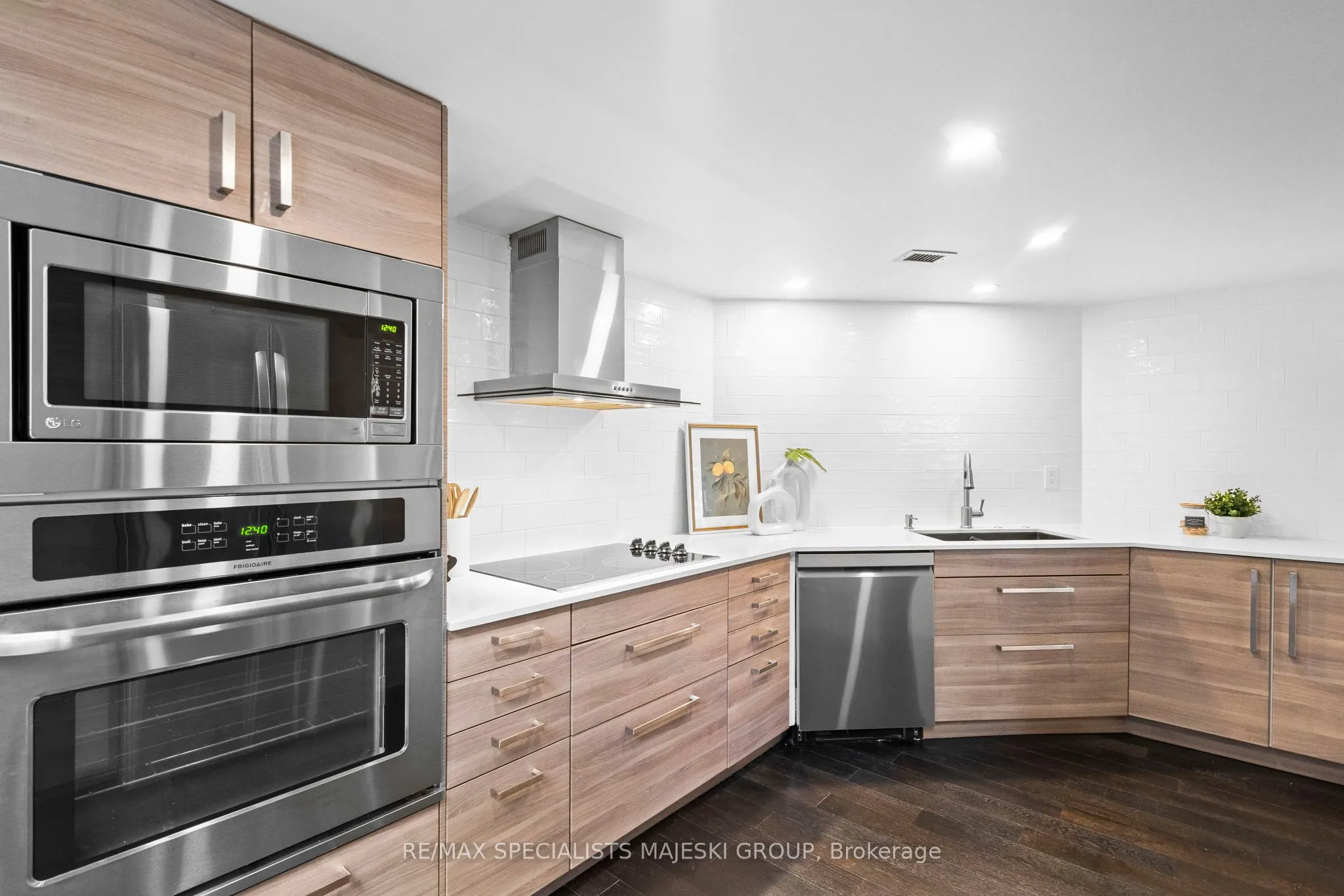 30 Wellington Street E, #1005