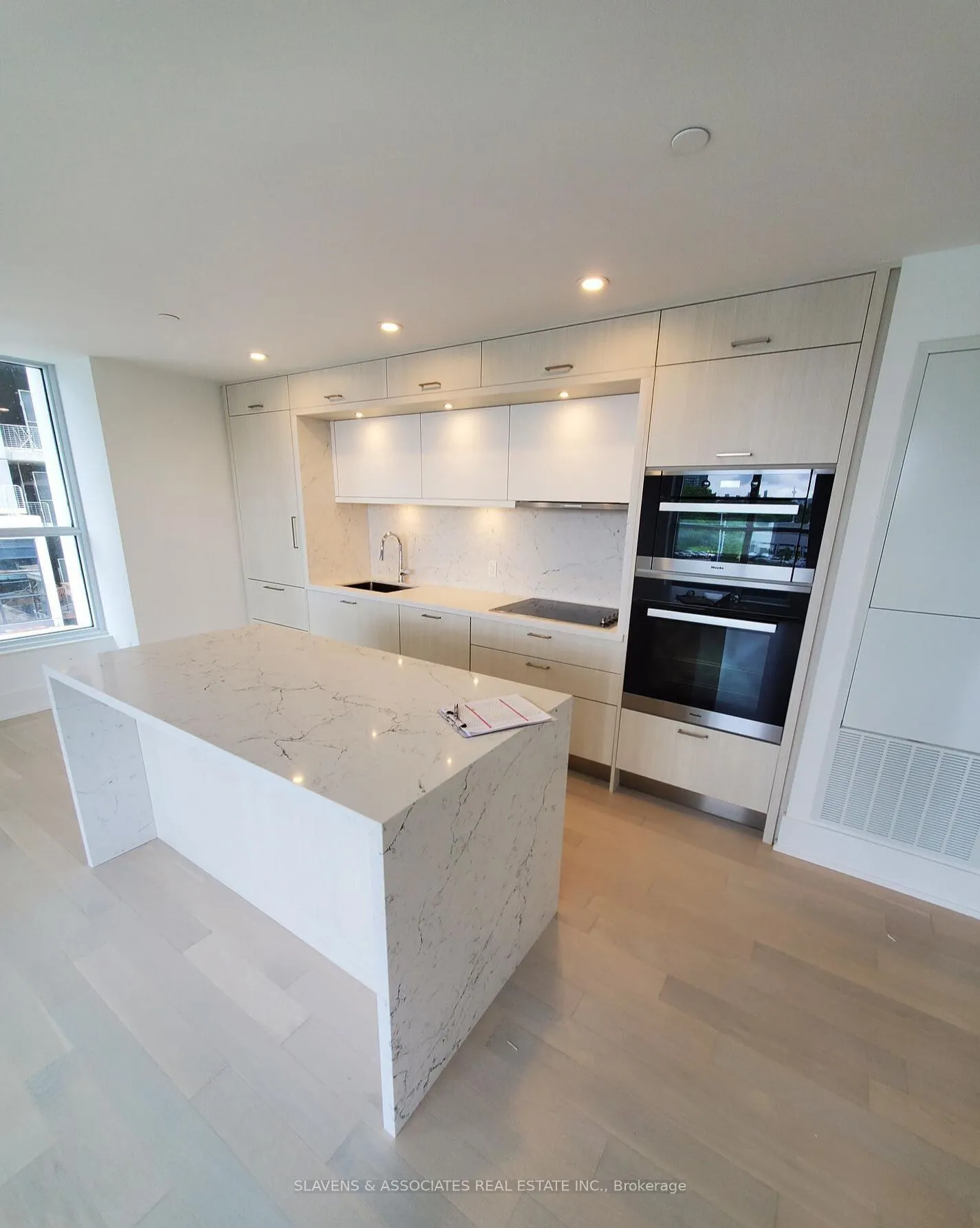 20 Inn On The Park Drive, #339