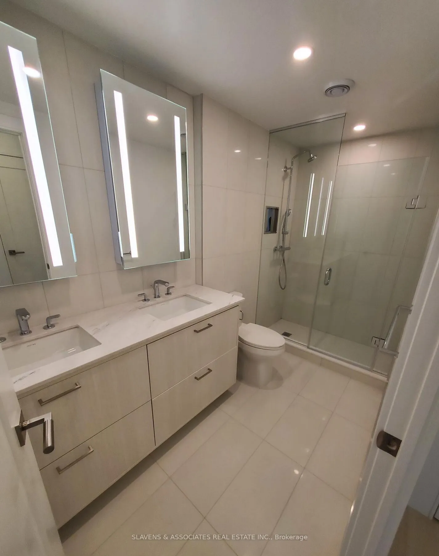 20 Inn On The Park Drive, #339