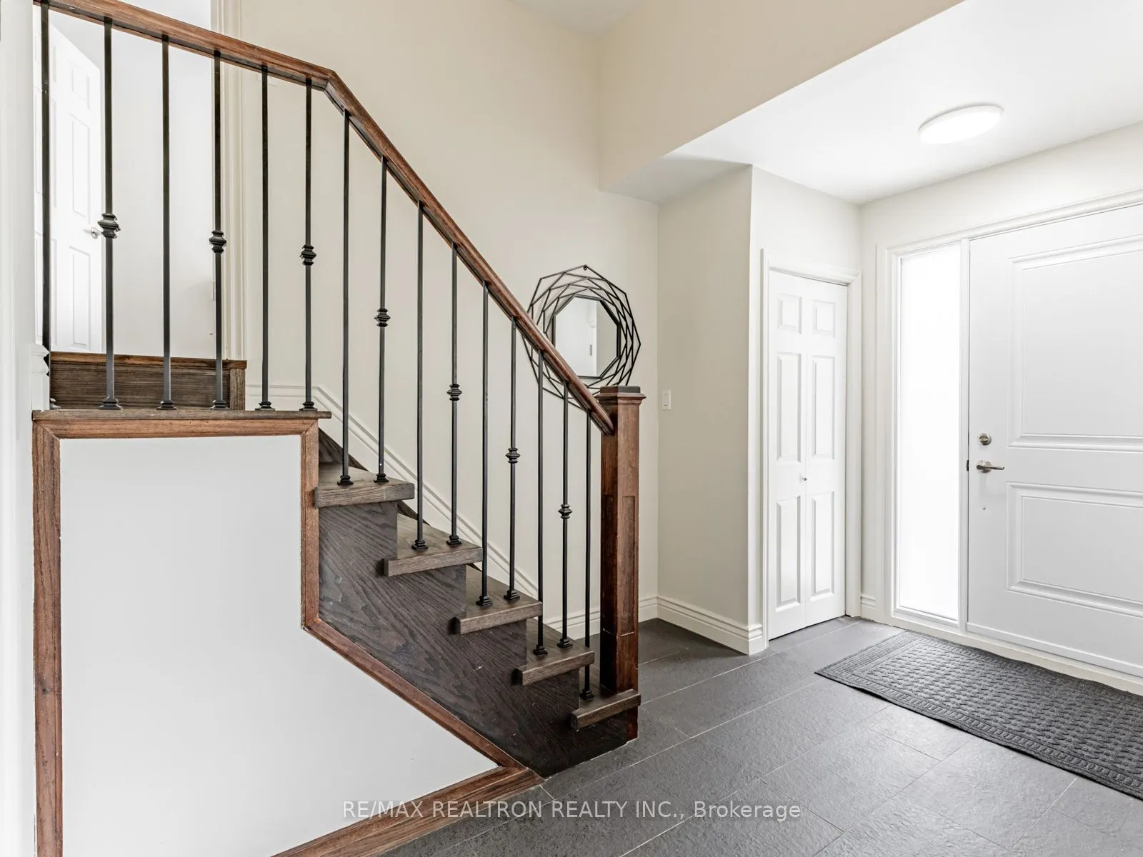 4 Chater Court
