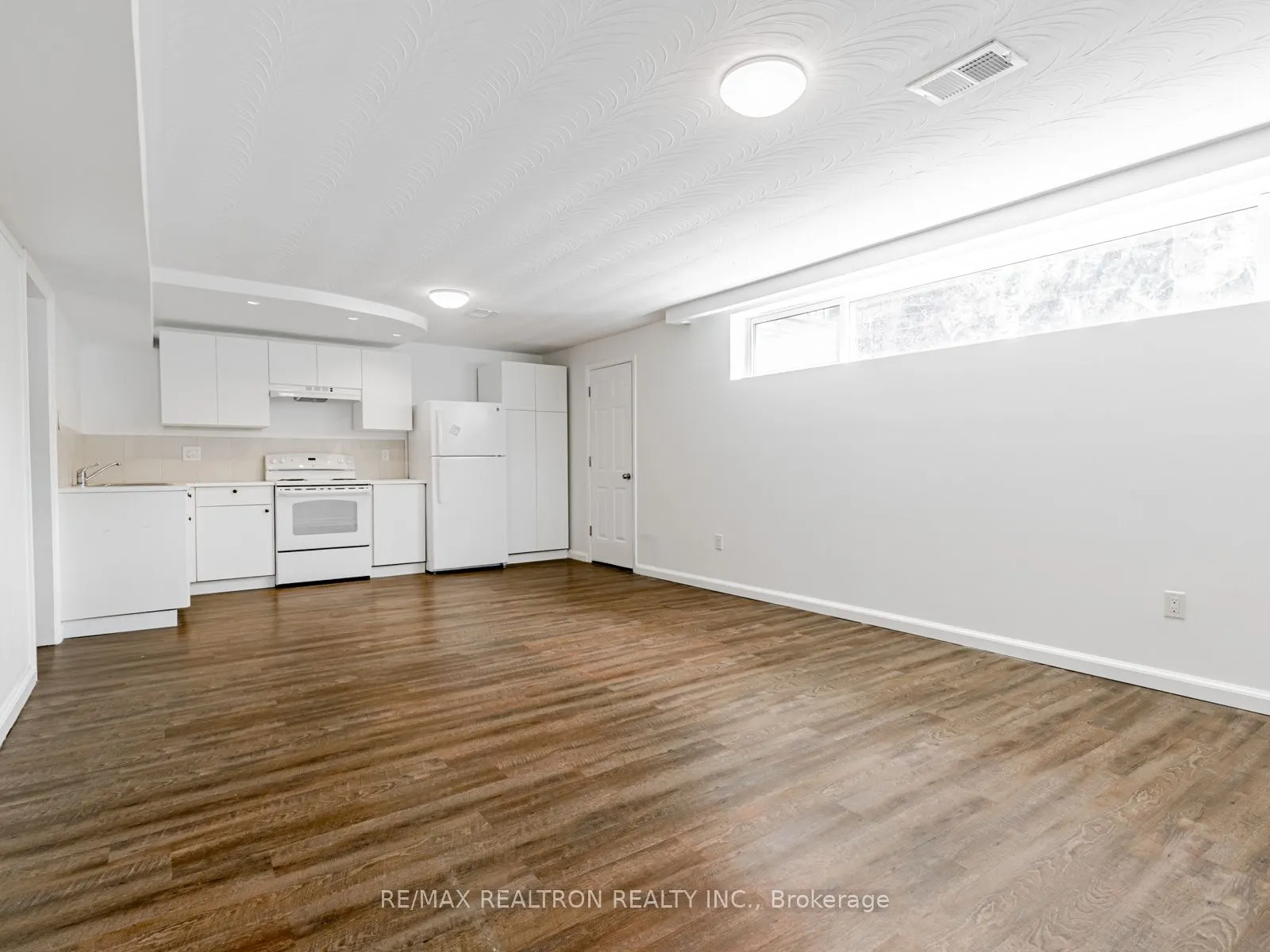 4 Chater Court