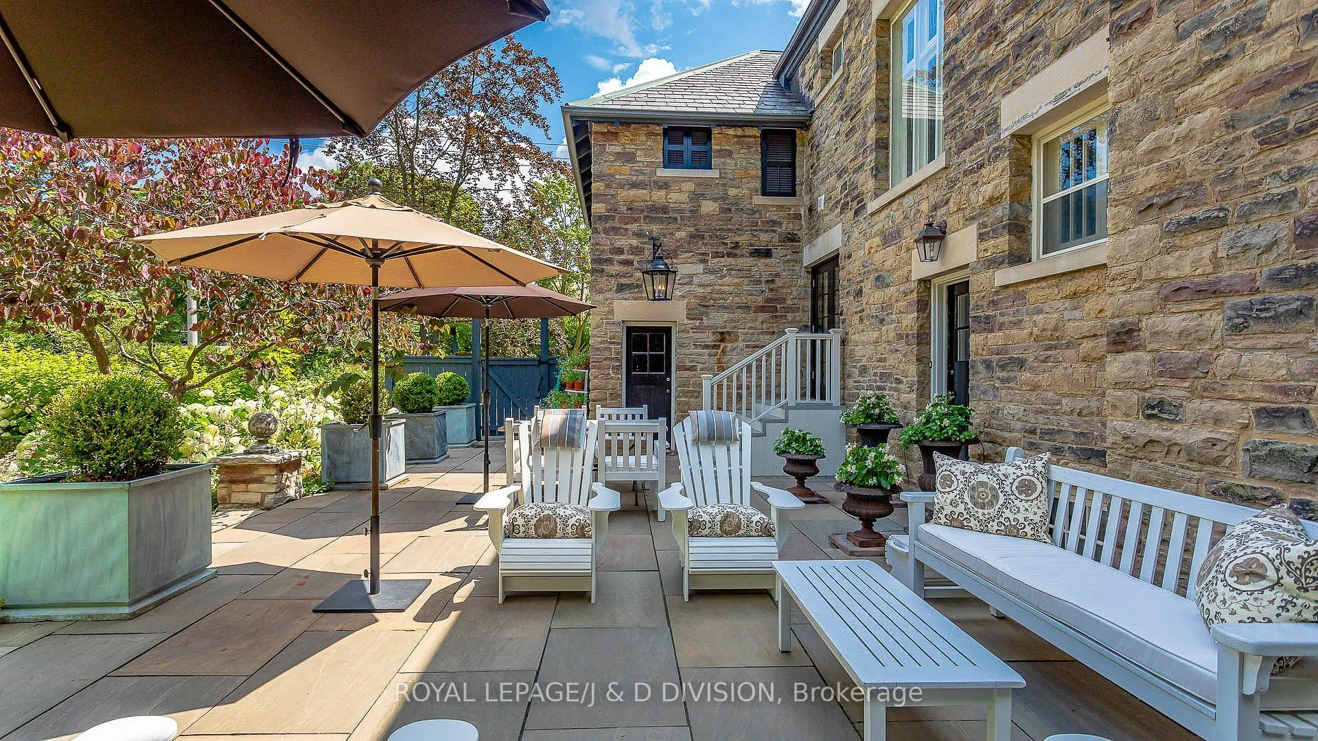 42 Lytton Boulevard
