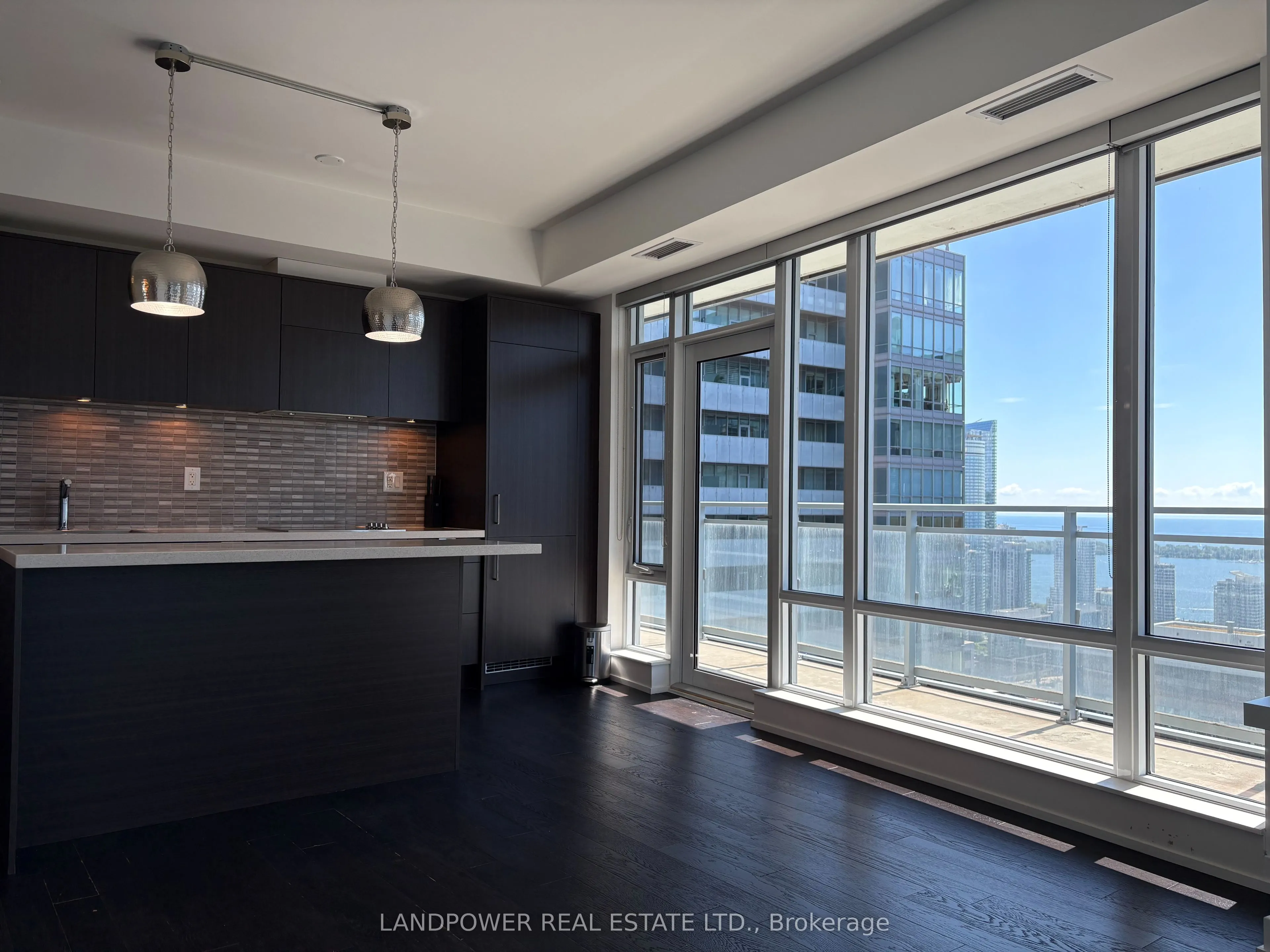21 Widmer Street, #4011