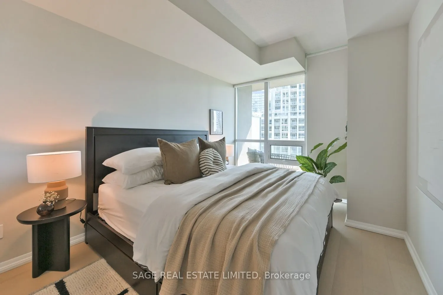215 Fort York Boulevard, #702