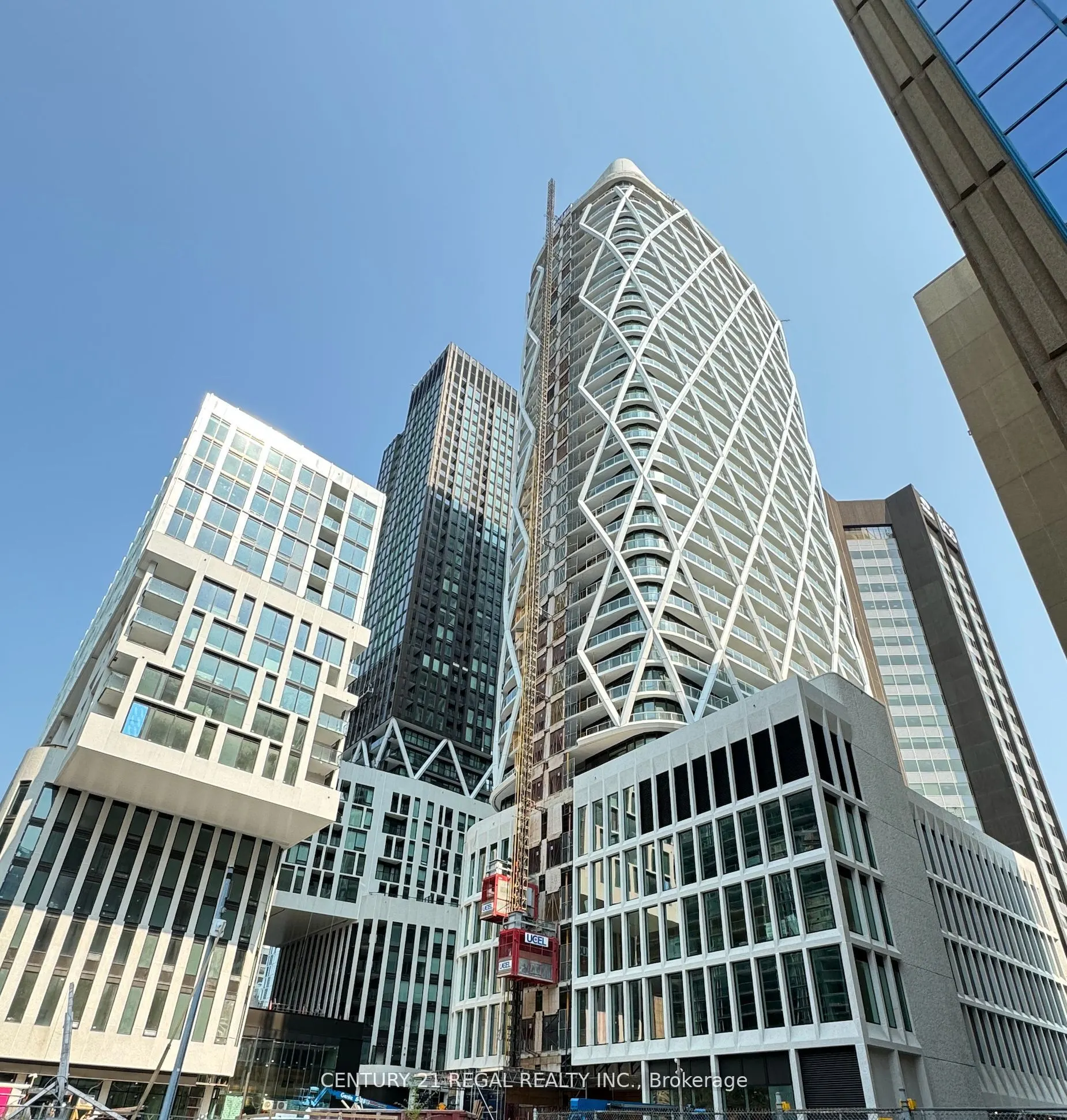 238 Simcoe Street, #402