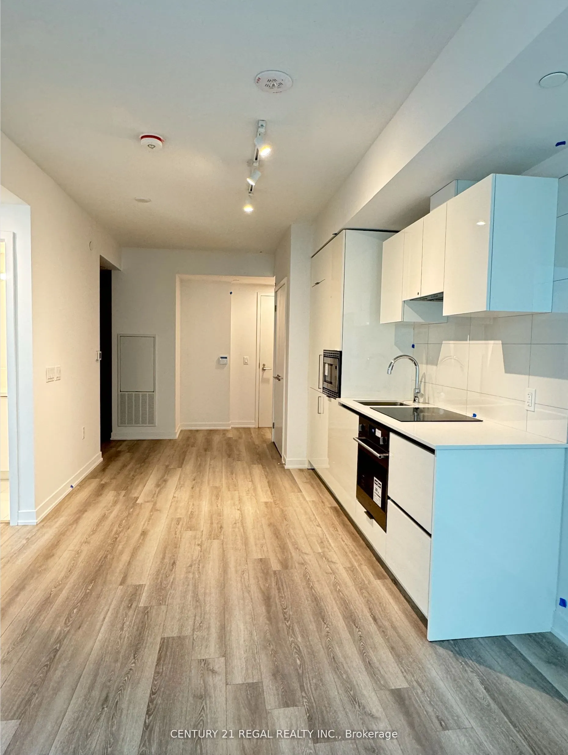 238 Simcoe Street, #402