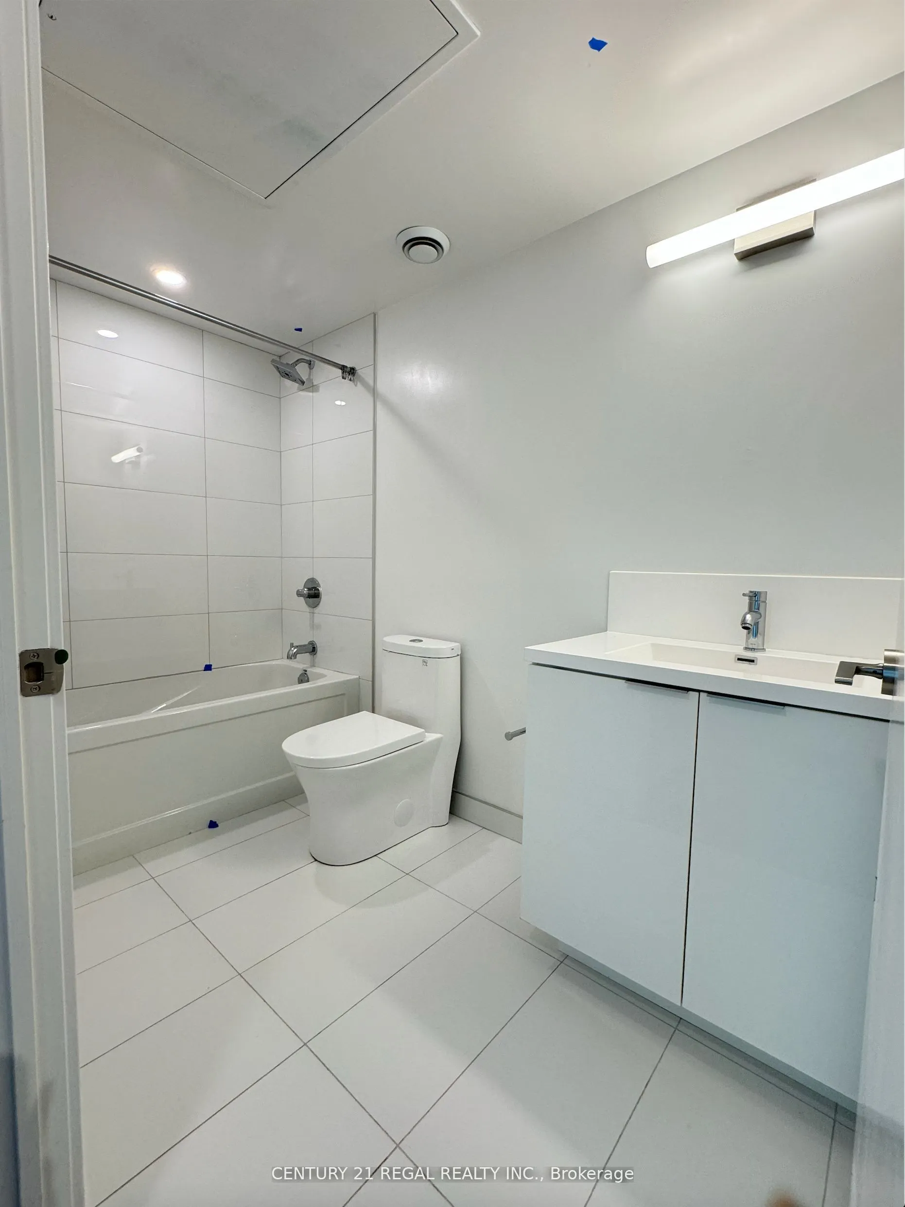 238 Simcoe Street, #402