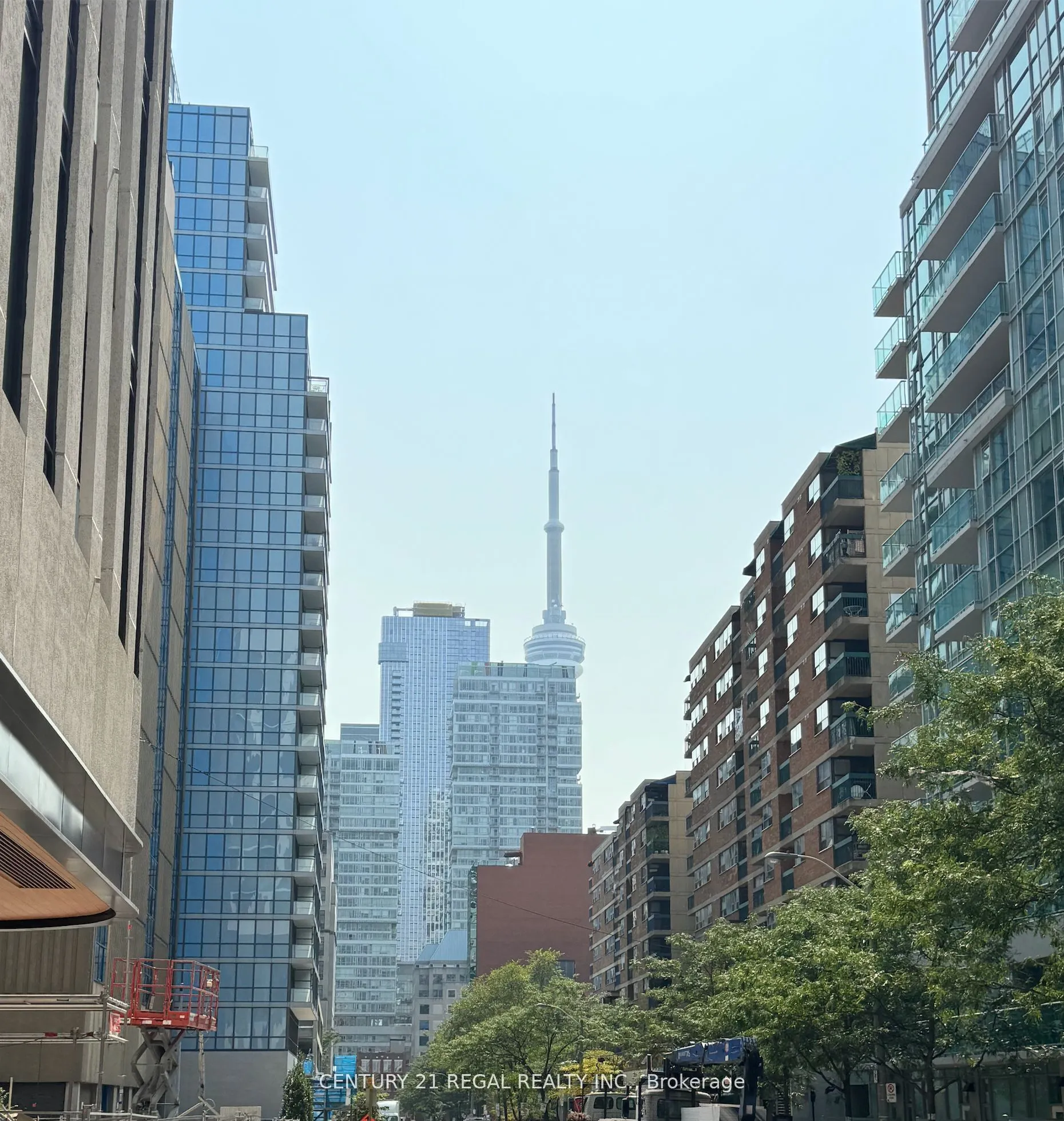 238 Simcoe Street, #402