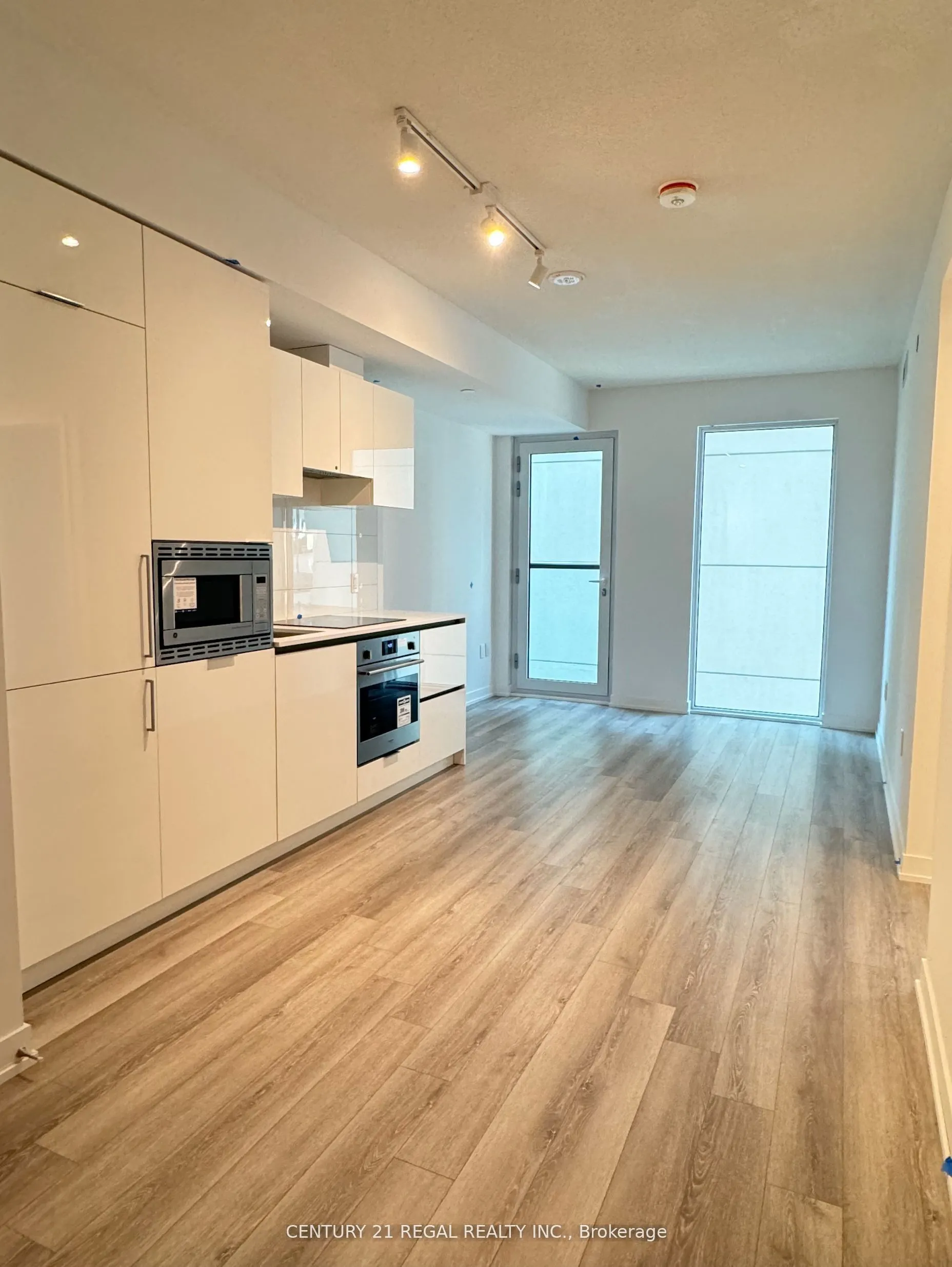 238 Simcoe Street, #402