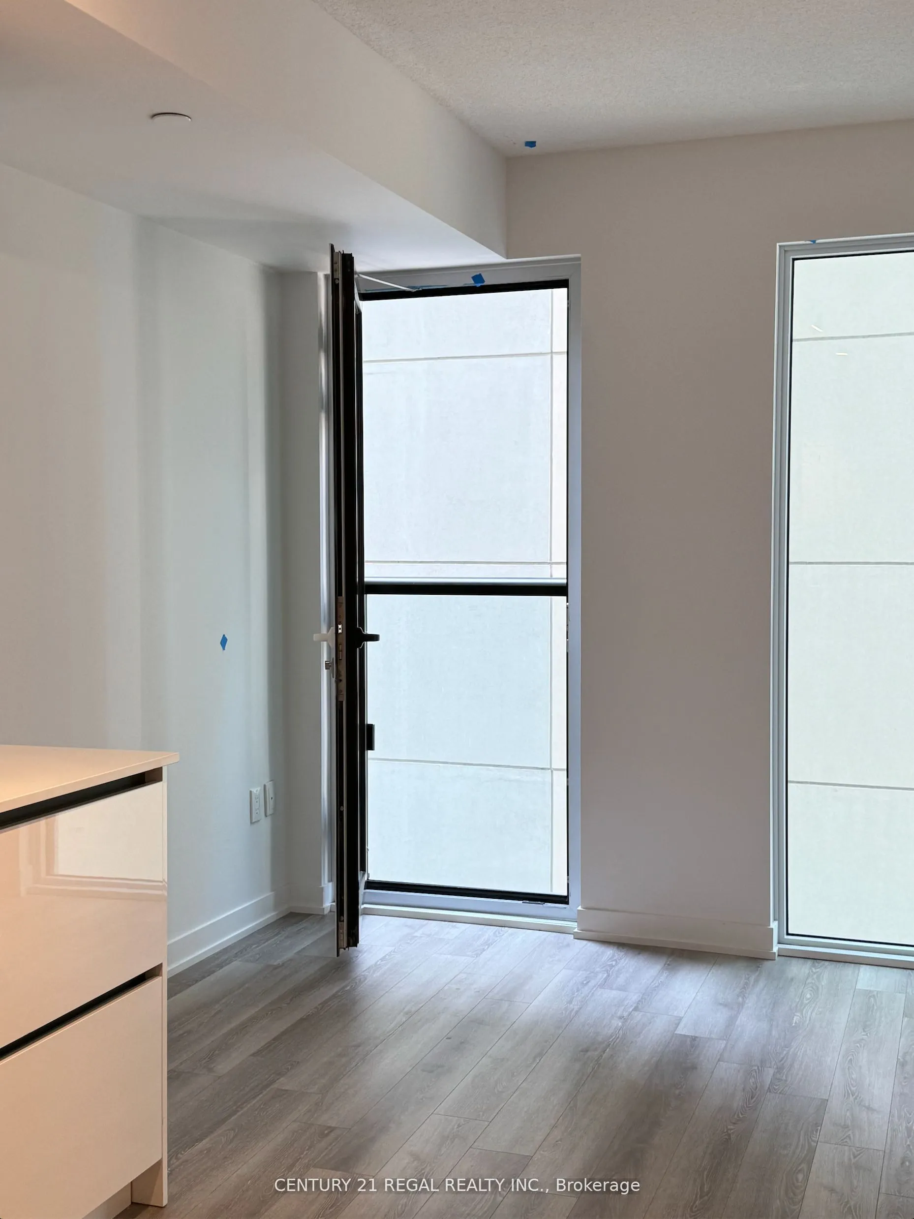 238 Simcoe Street, #402