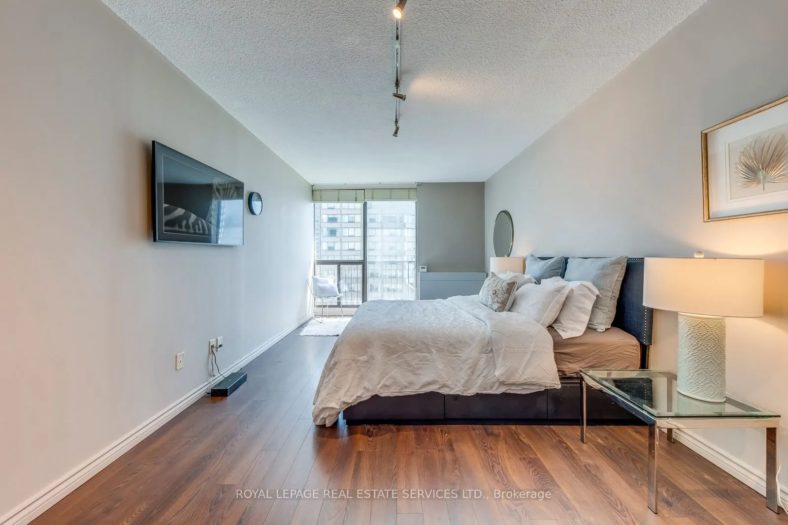 33 Harbour Square, #1032