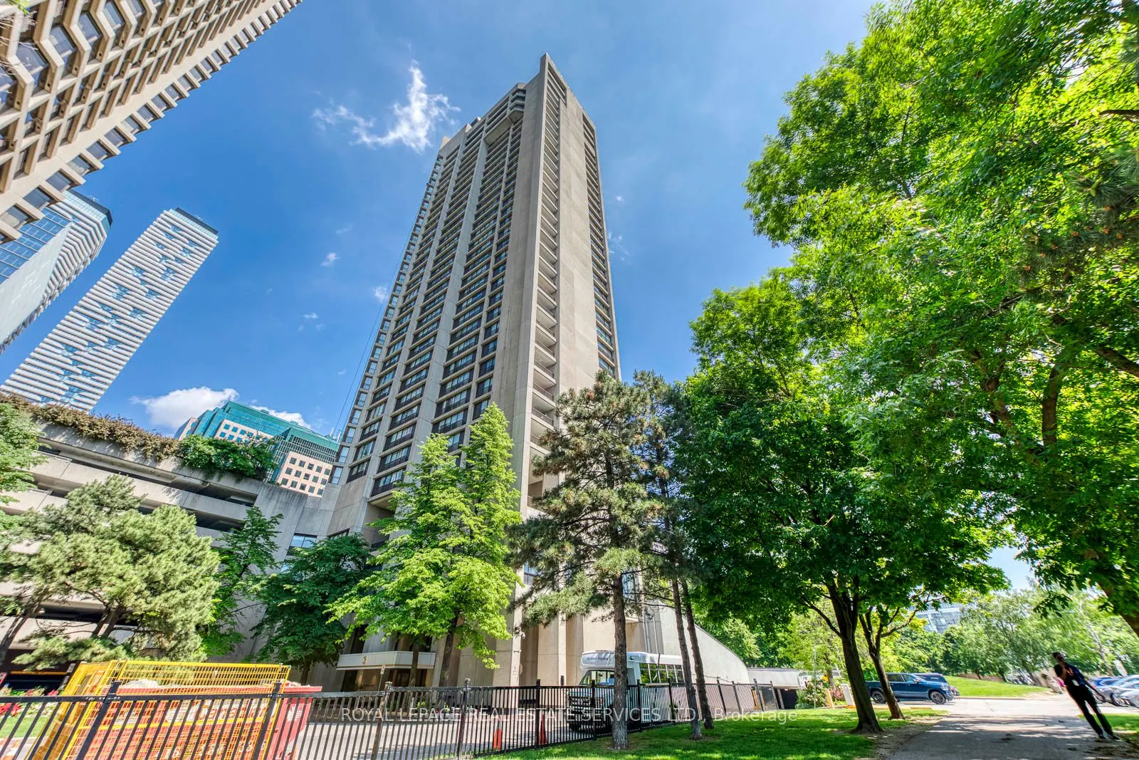 33 Harbour Square, #1032