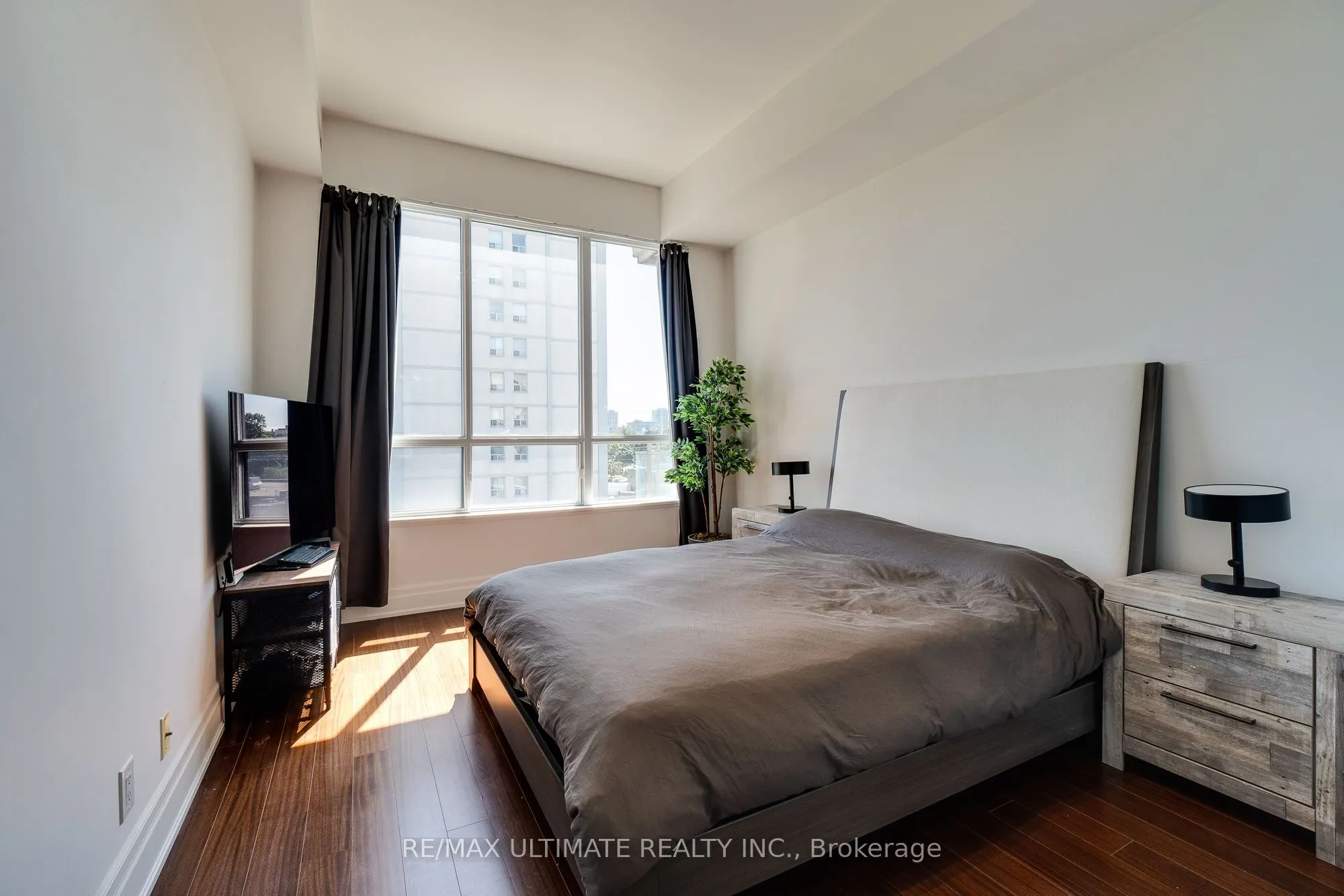 777 STEELES Avenue, #LPH9