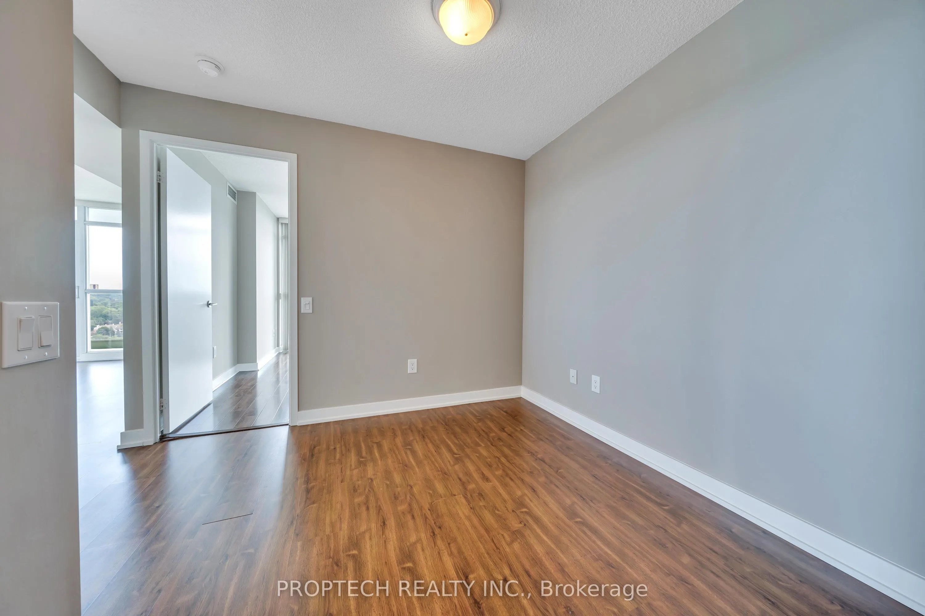 33 Singer Court, #1502