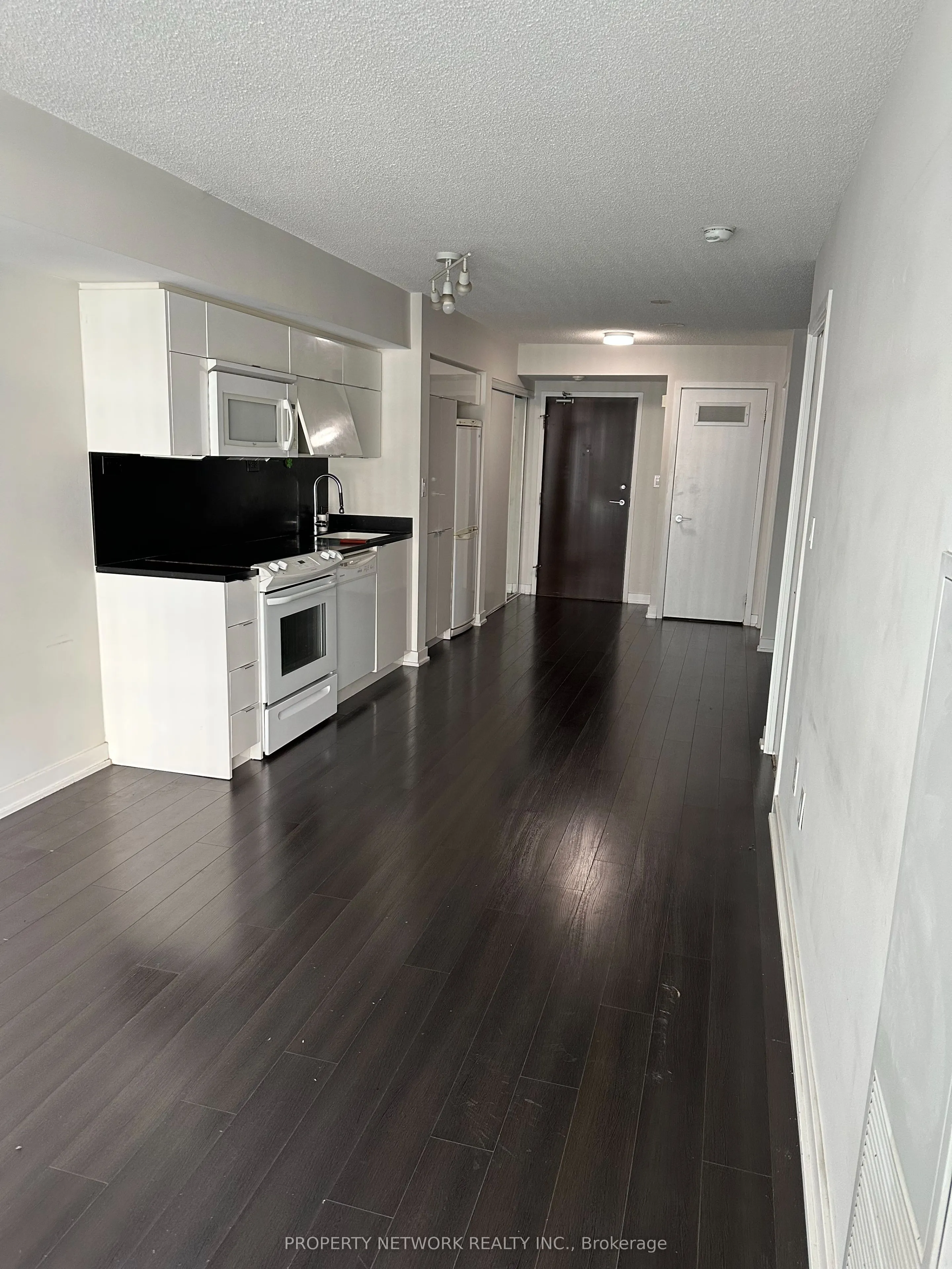 151 Dan Leckie Way, #548