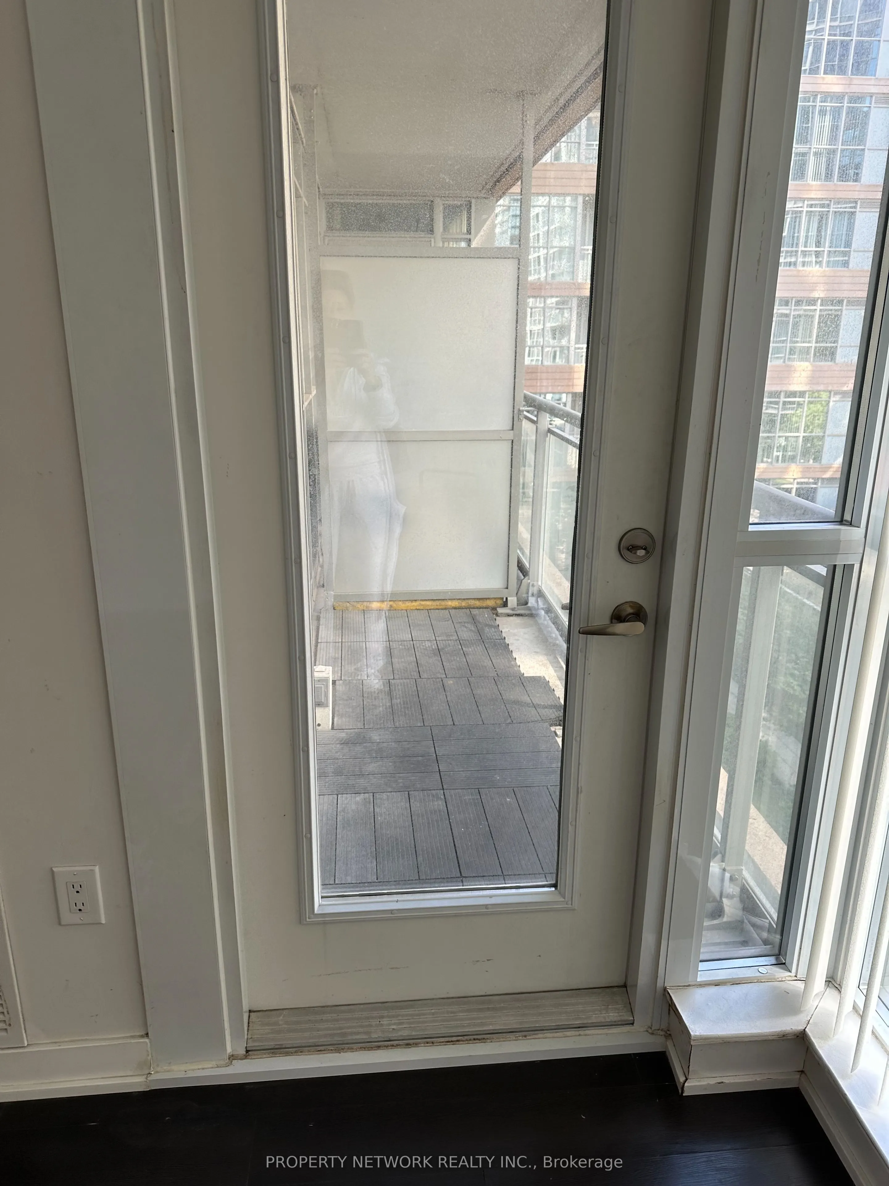151 Dan Leckie Way, #548