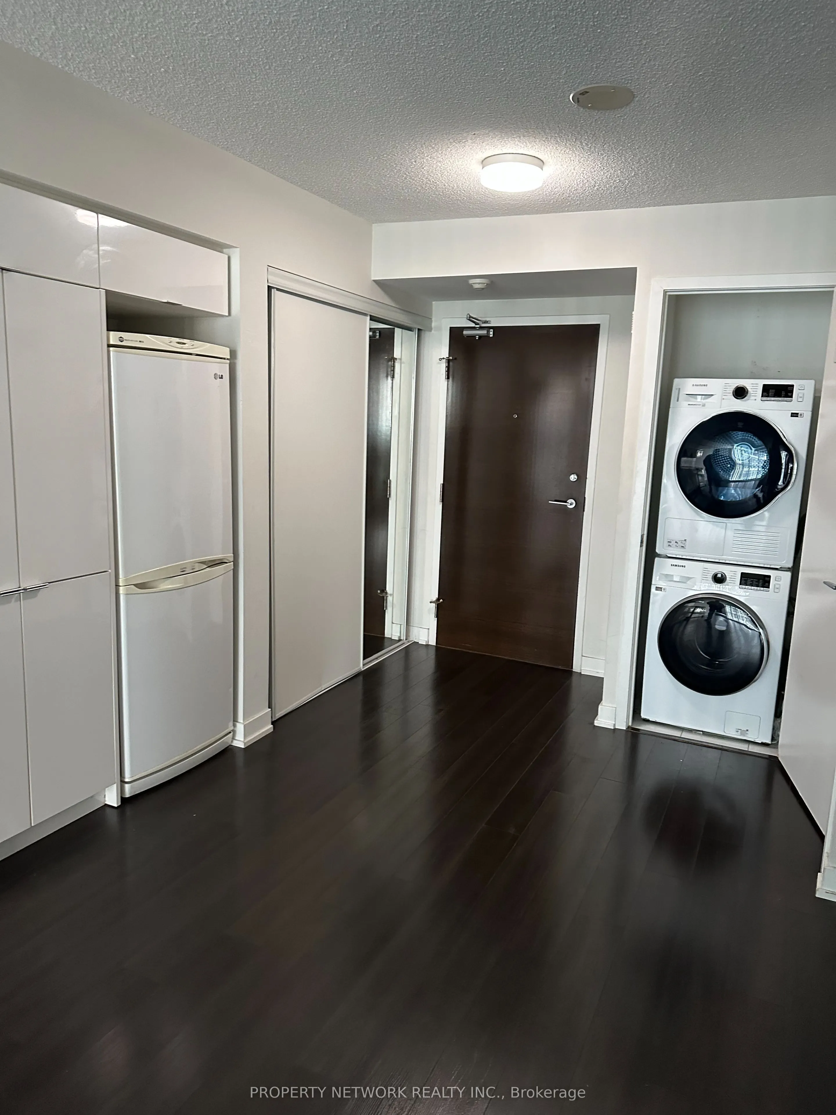 151 Dan Leckie Way, #548