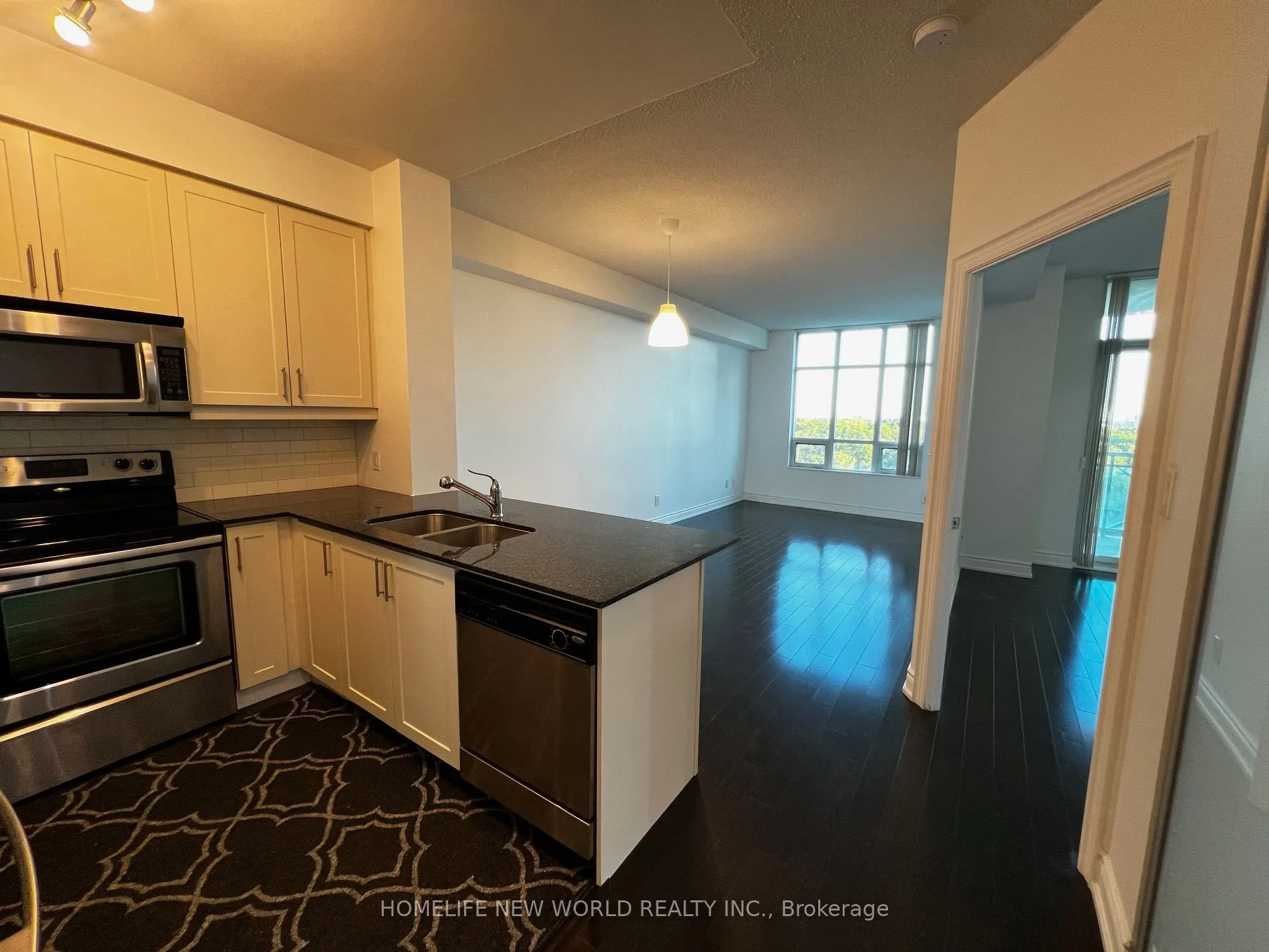 20 Bloorview Place, #821