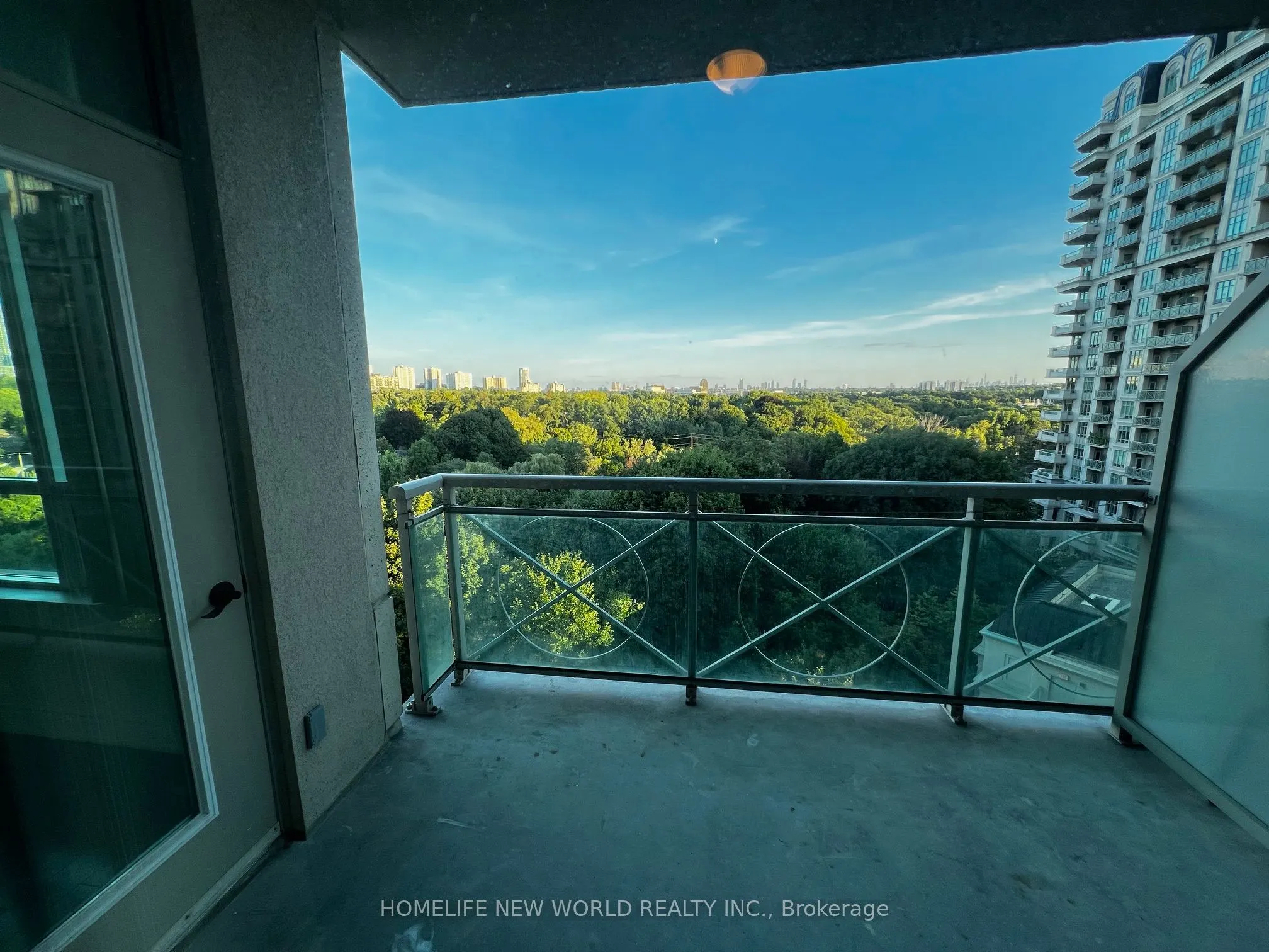 20 Bloorview Place, #821