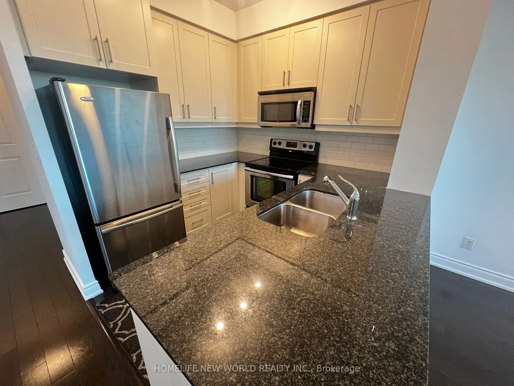 20 Bloorview Place, #821