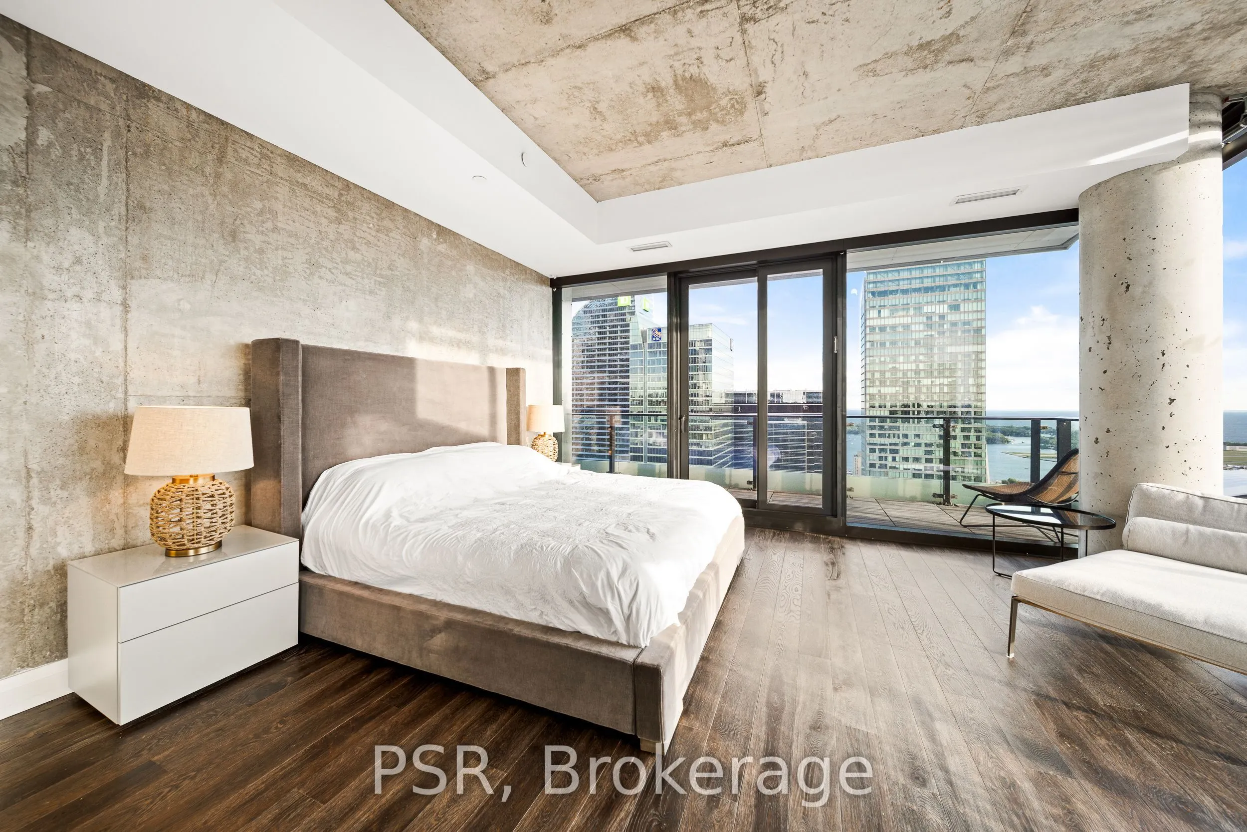 224 King Street W, #4302