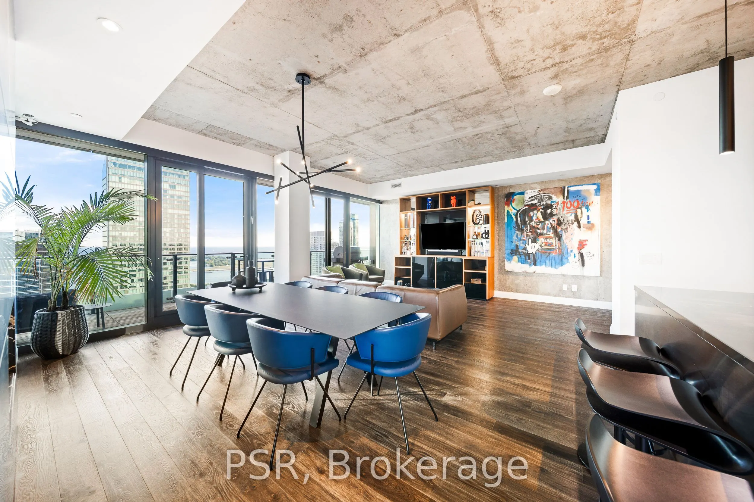 224 King Street W, #4302