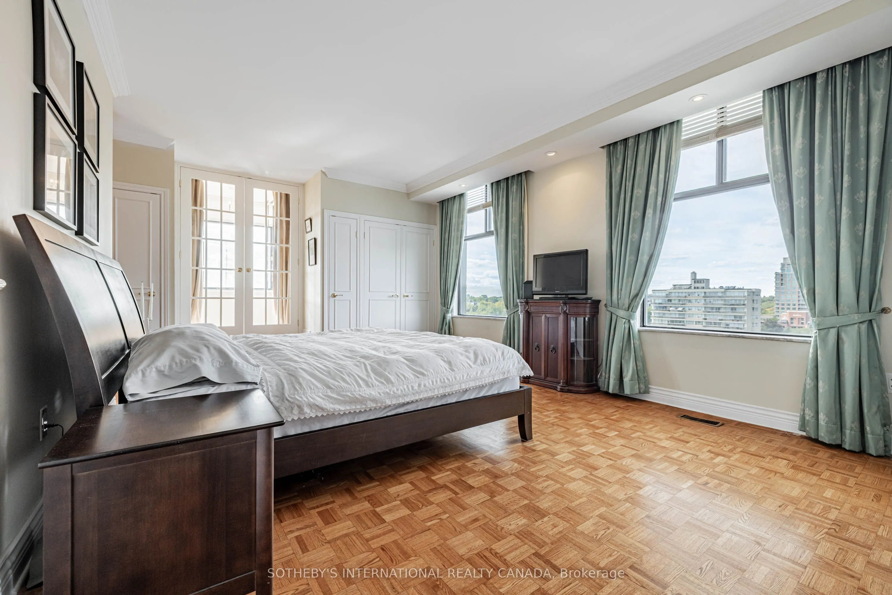 423 Avenue Road, #13
