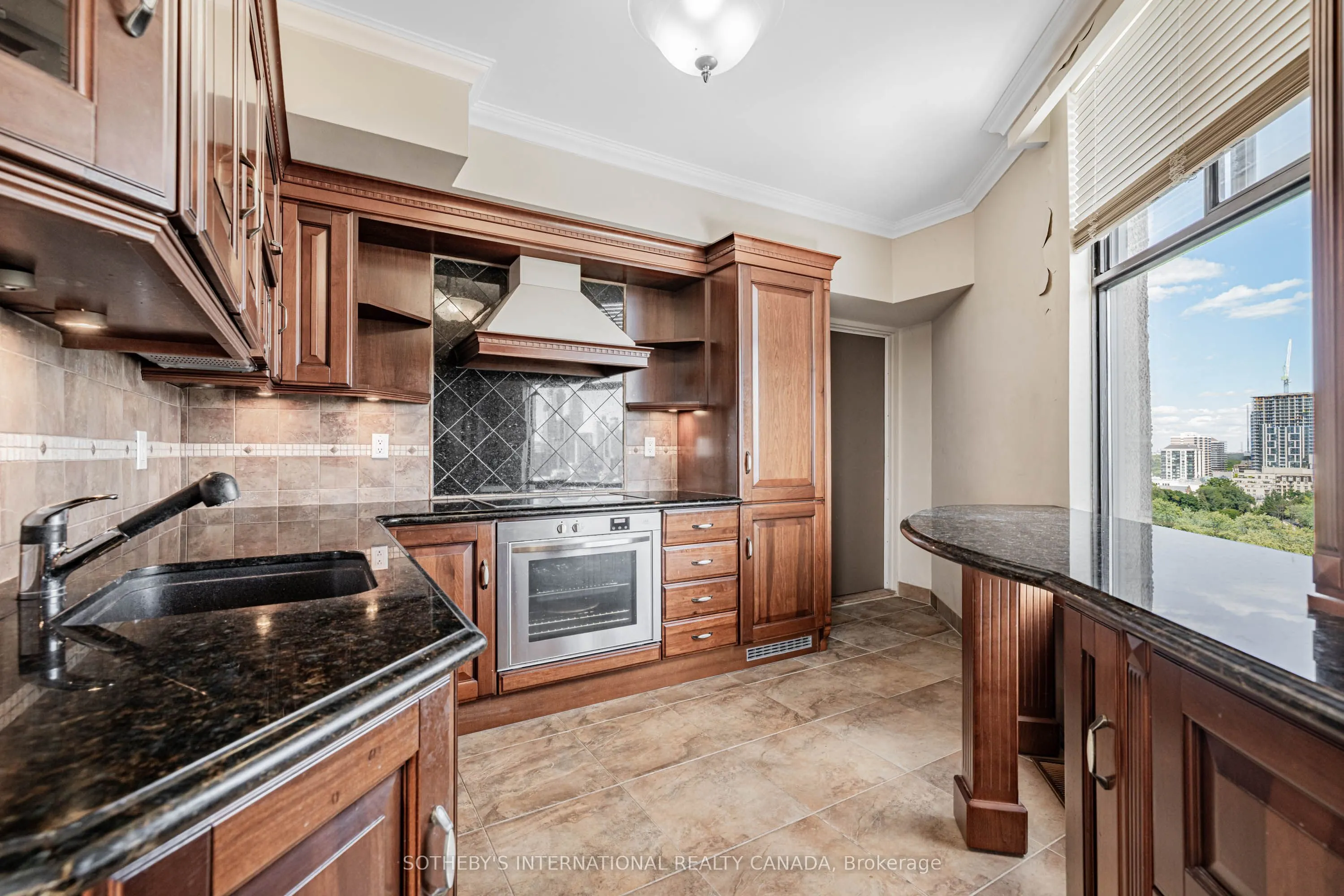 423 Avenue Road, #13