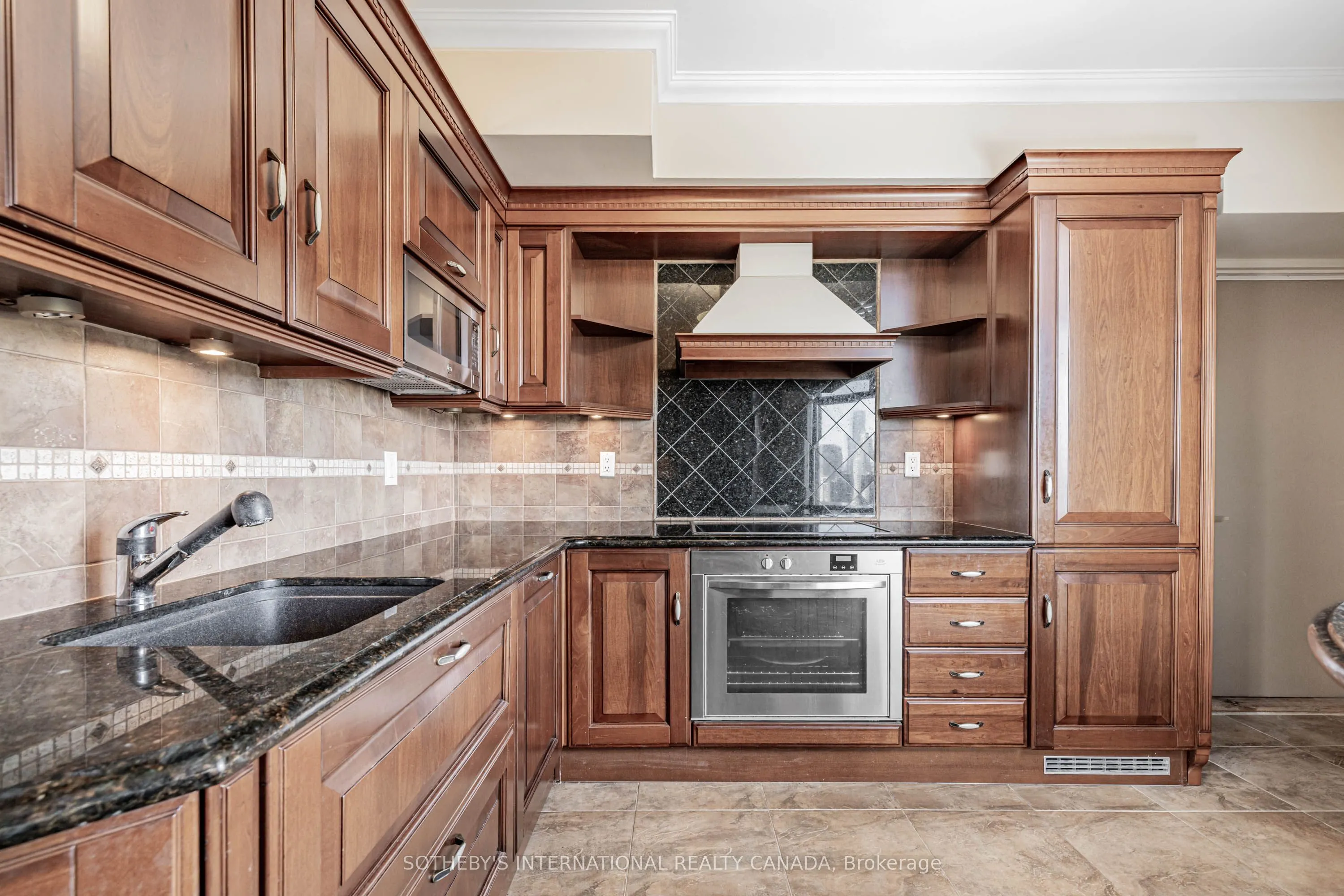 423 Avenue Road, #13