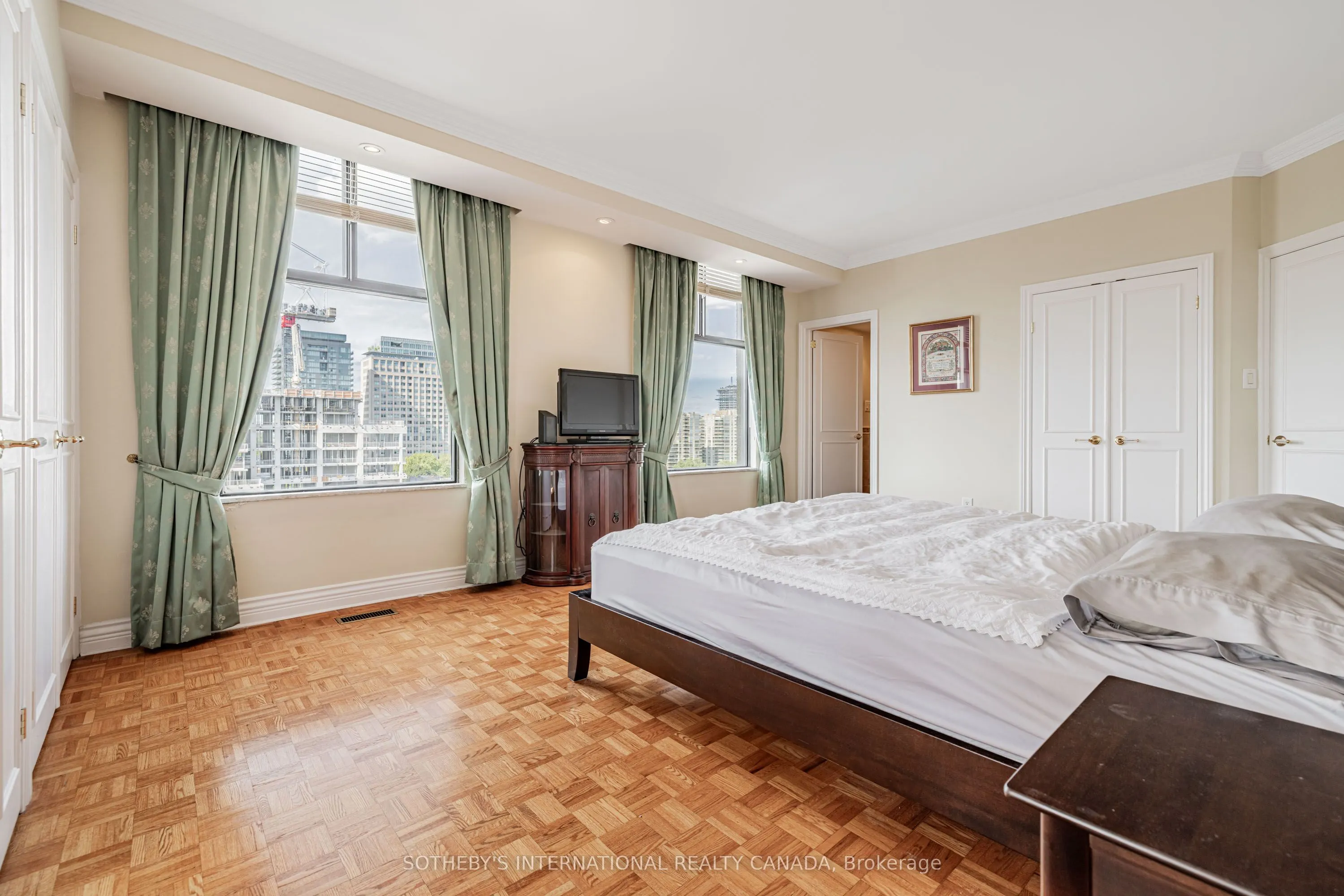 423 Avenue Road, #13