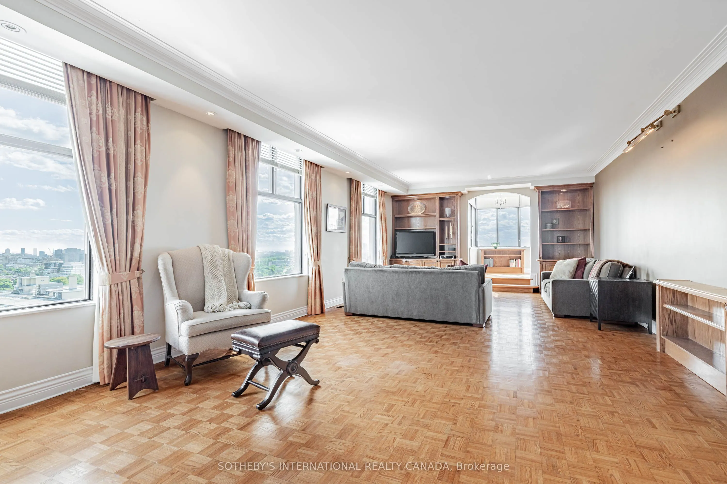 423 Avenue Road, #13