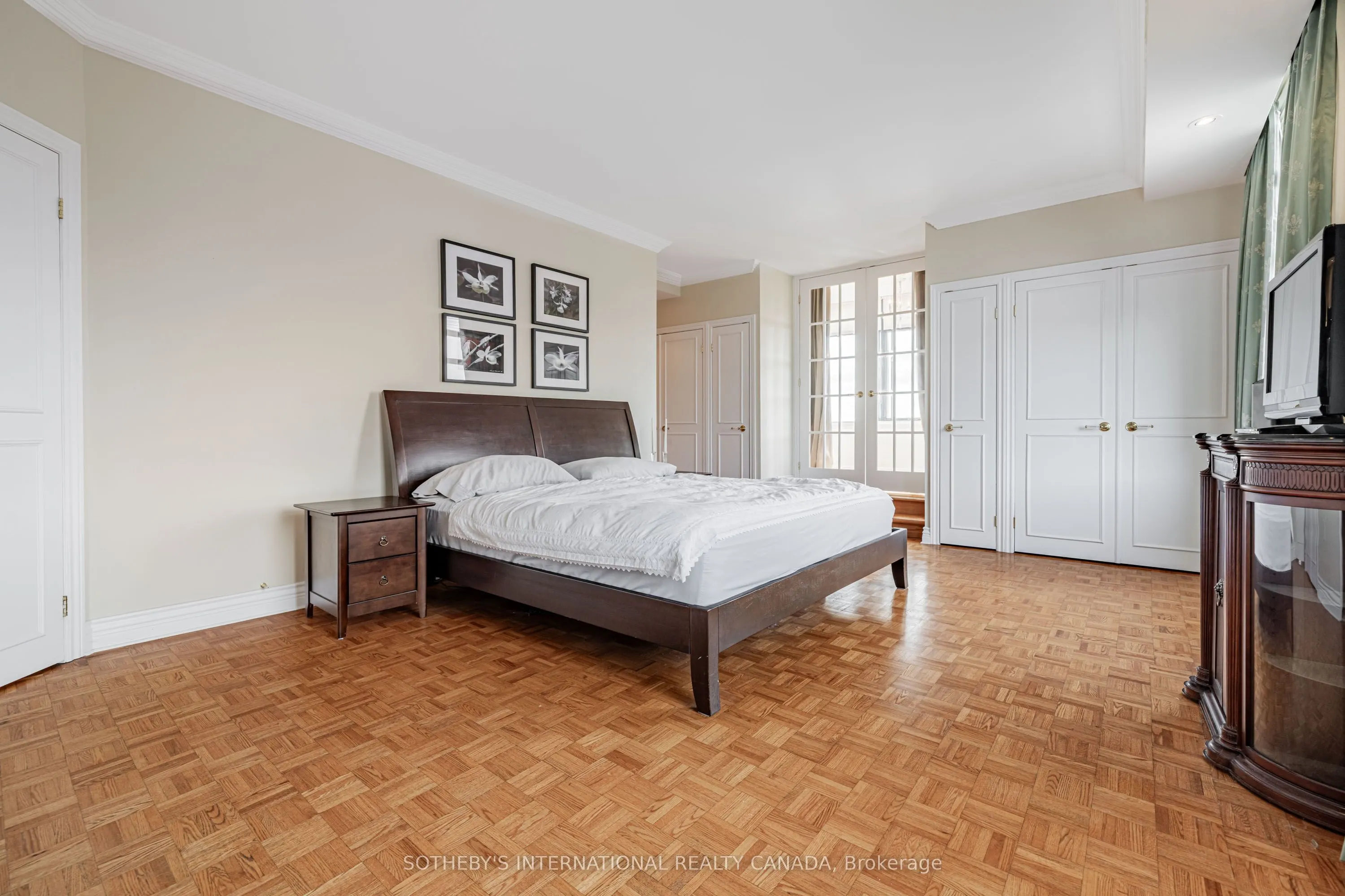 423 Avenue Road, #13